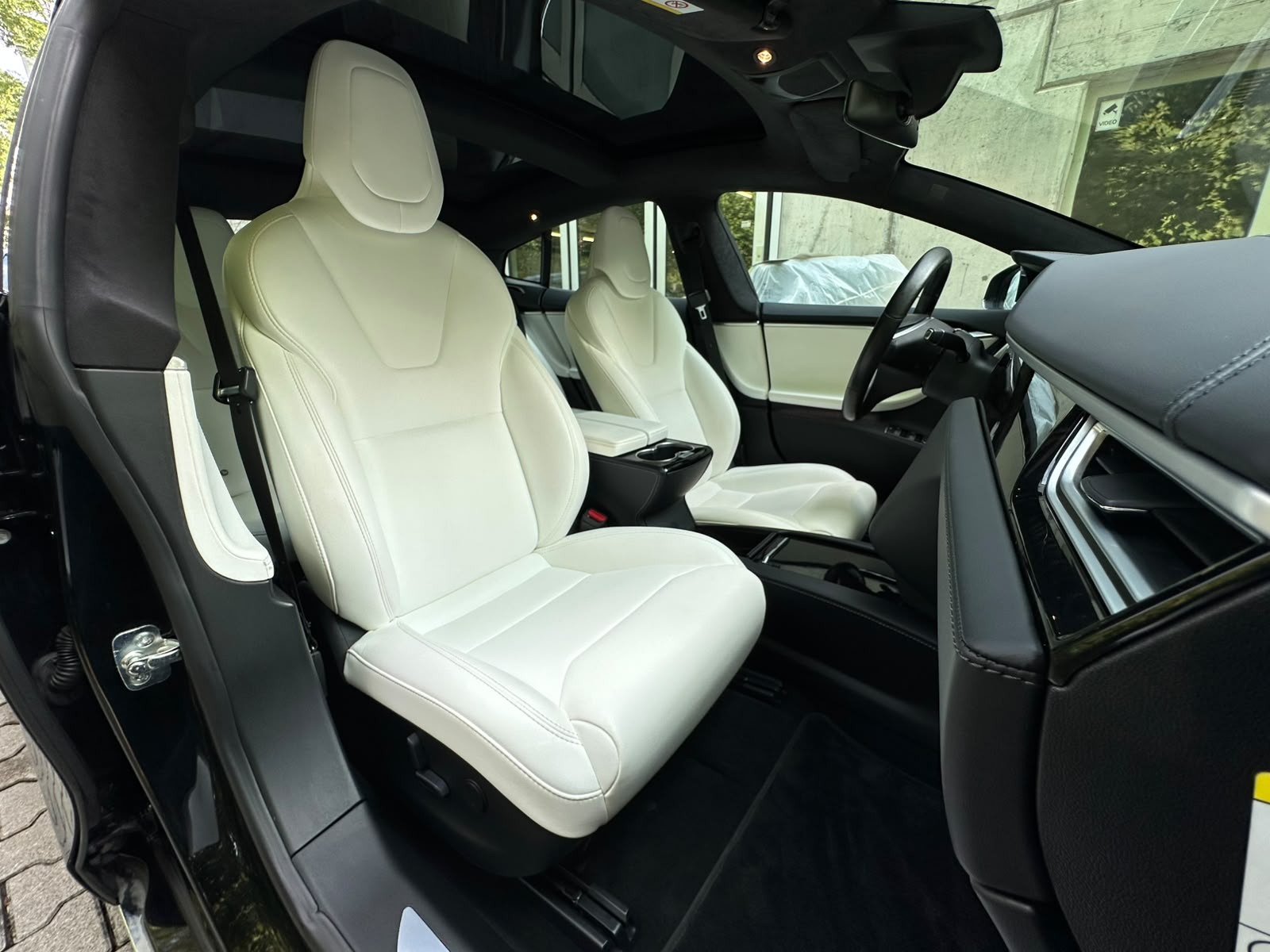 TESLA Model S 75 D-image-17