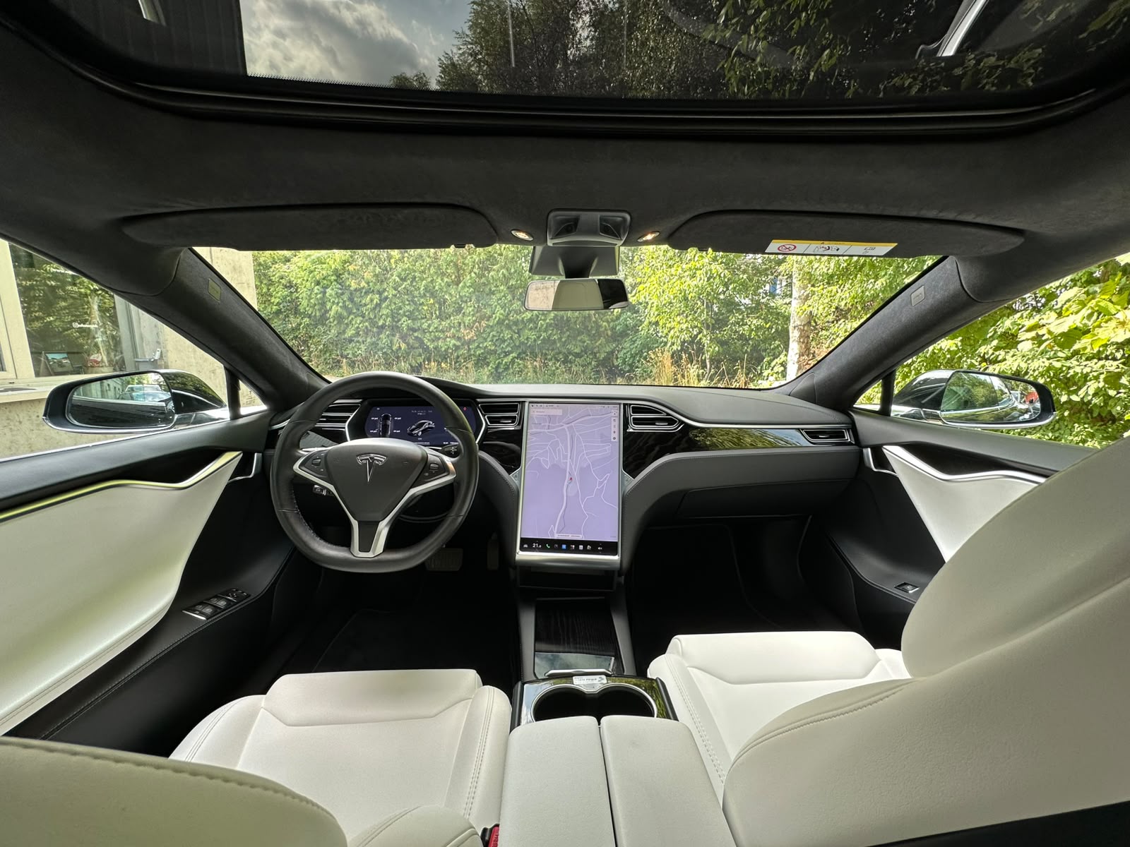 TESLA Model S 75 D-image-18