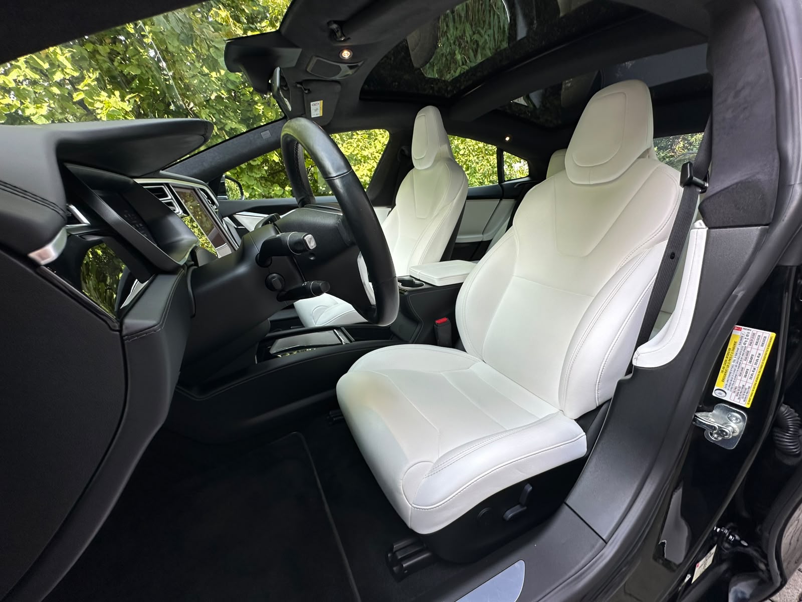 TESLA Model S 75 D-image-10