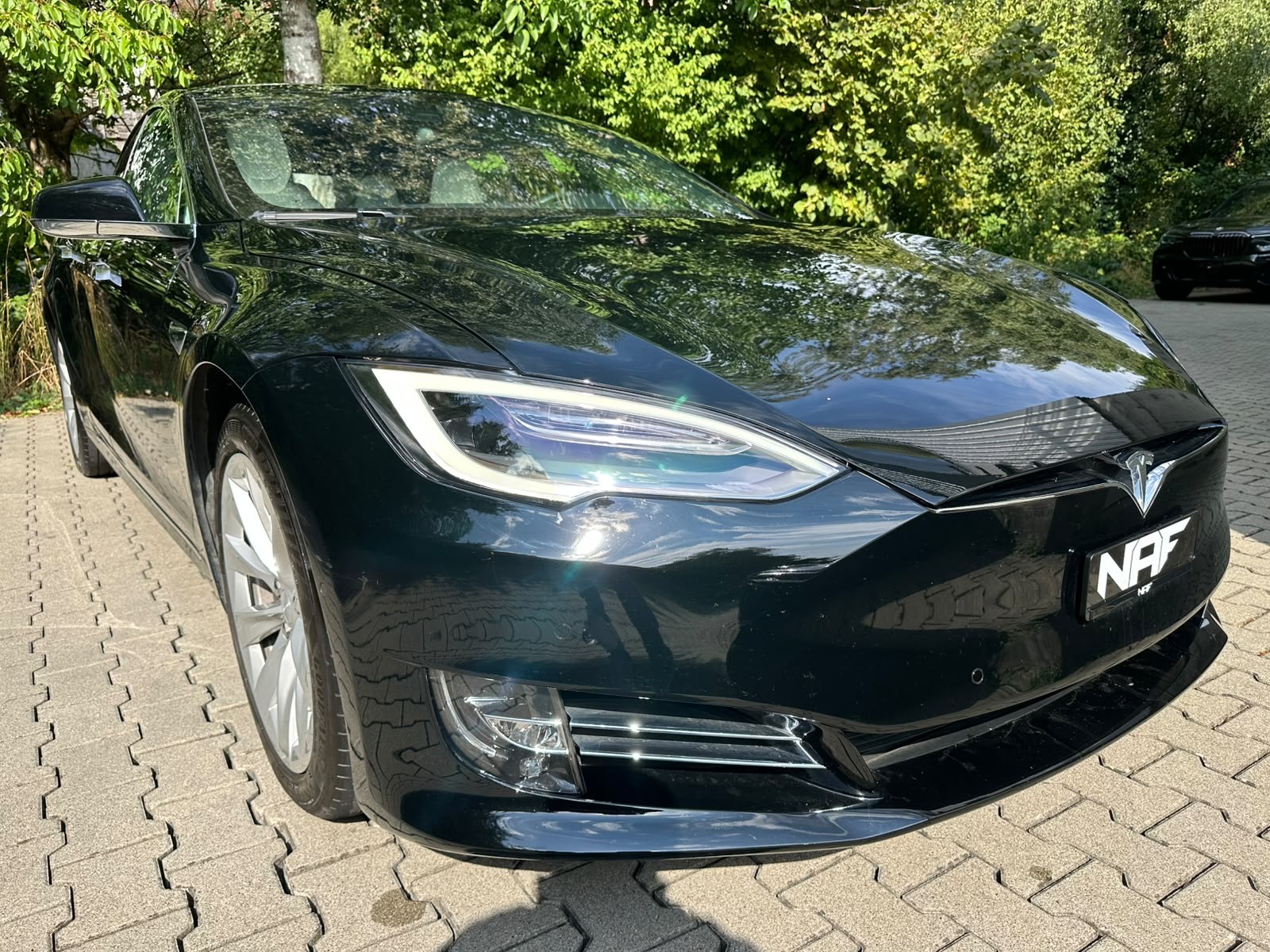 TESLA Model S 75 D-image-6