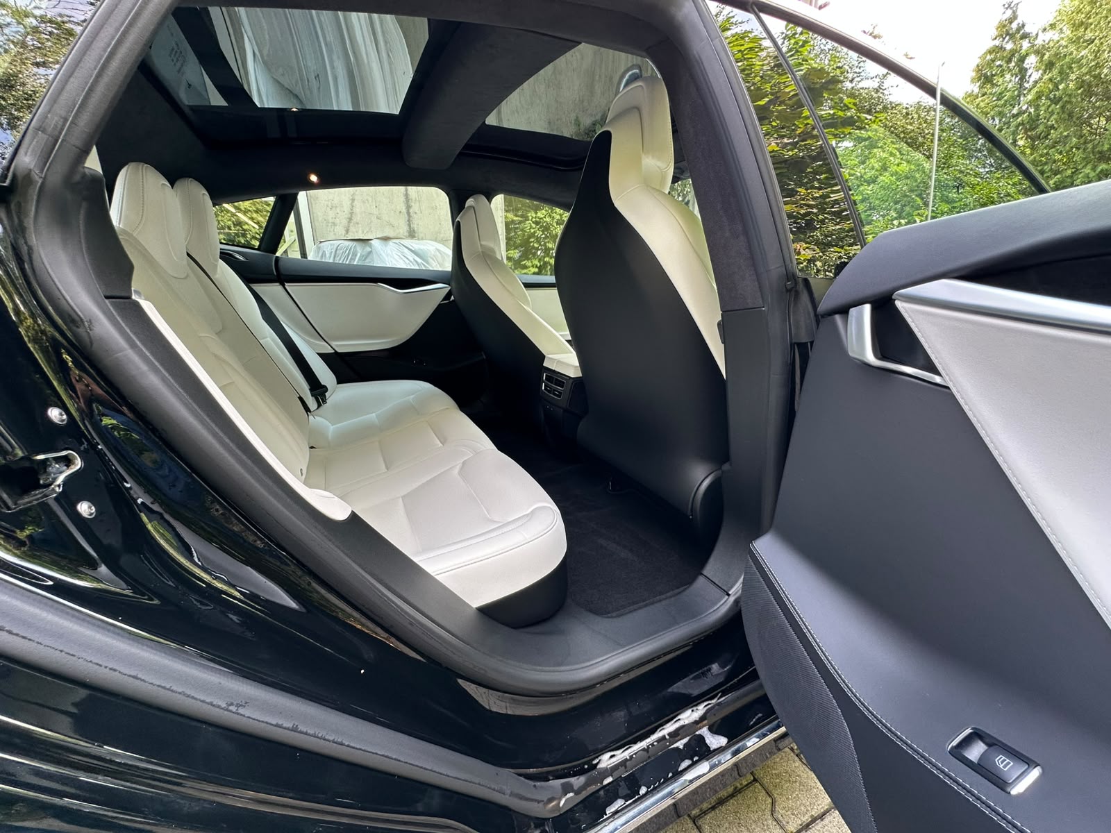 TESLA Model S 75 D-image-15
