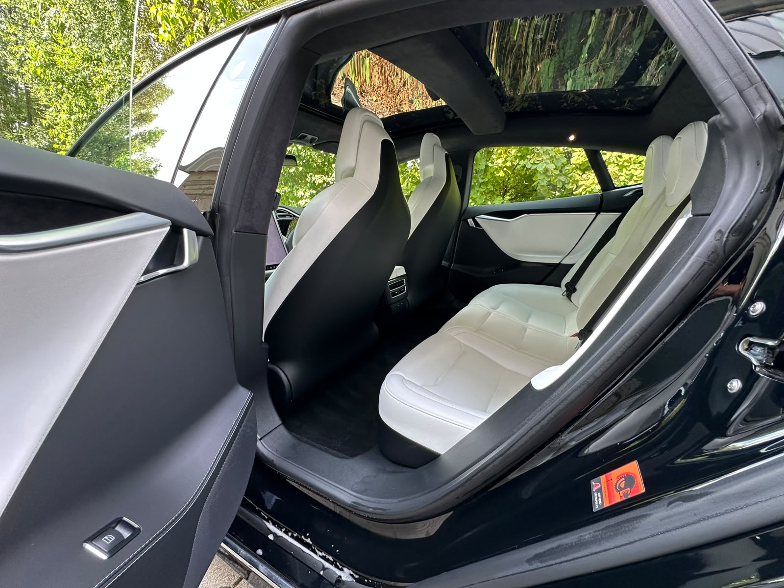 TESLA Model S 75 D-image-11