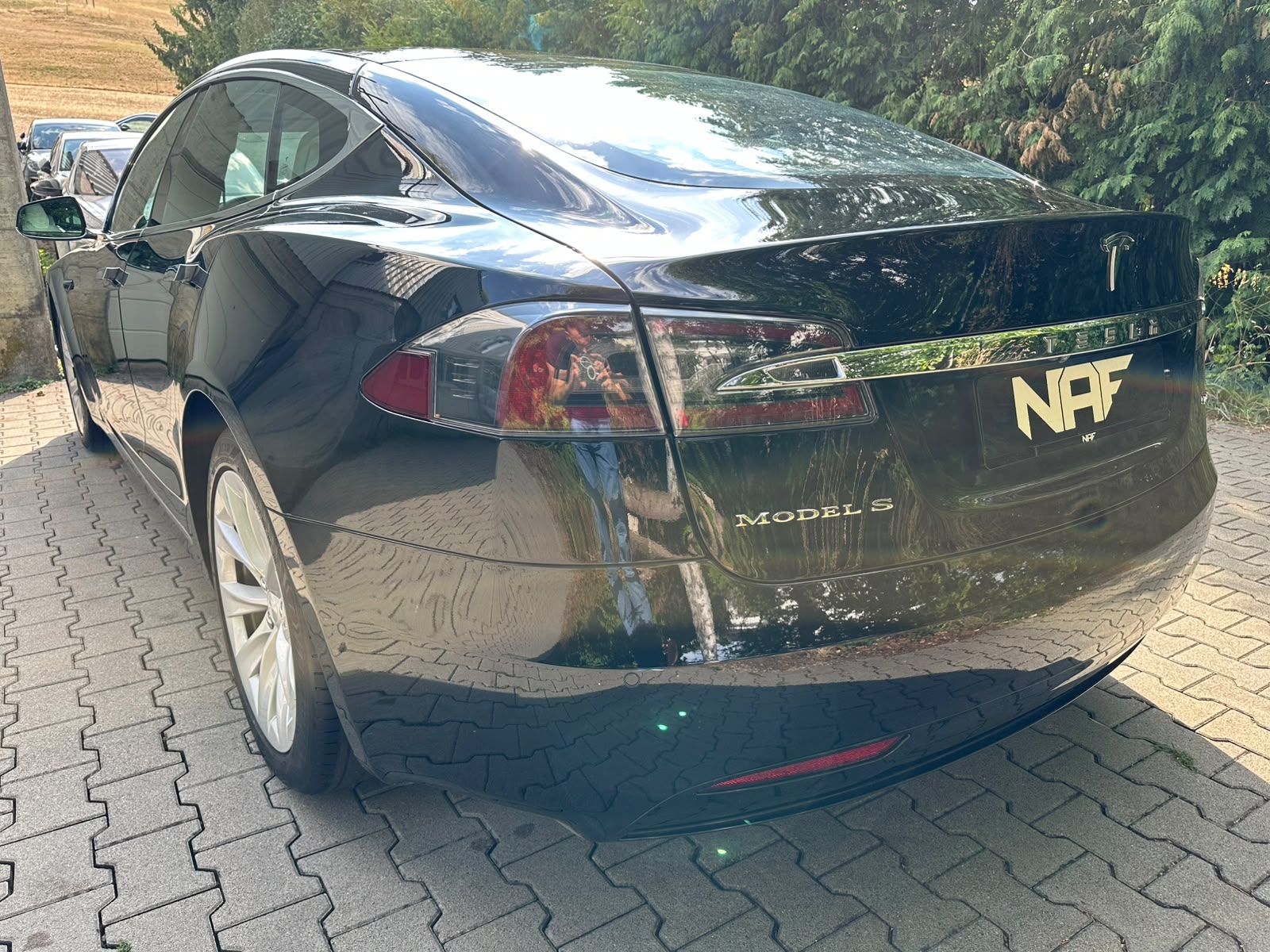 TESLA Model S 75 D-image-2