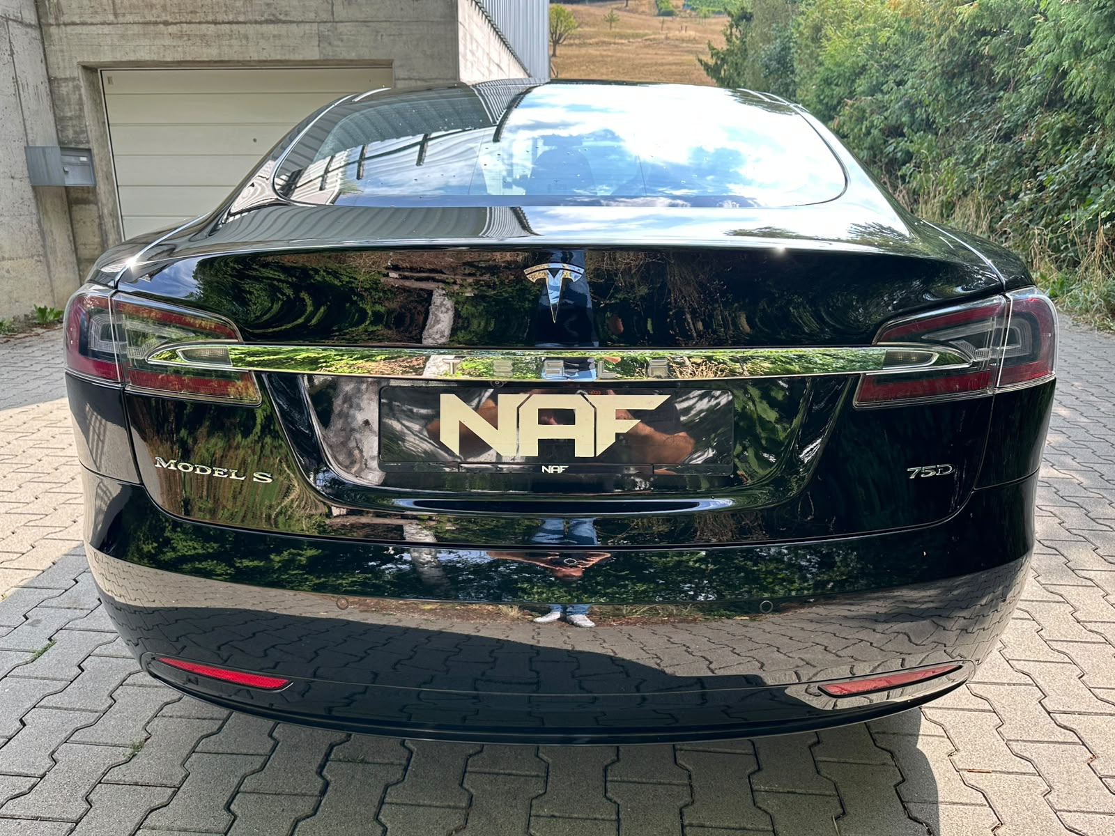TESLA Model S 75 D-image-3