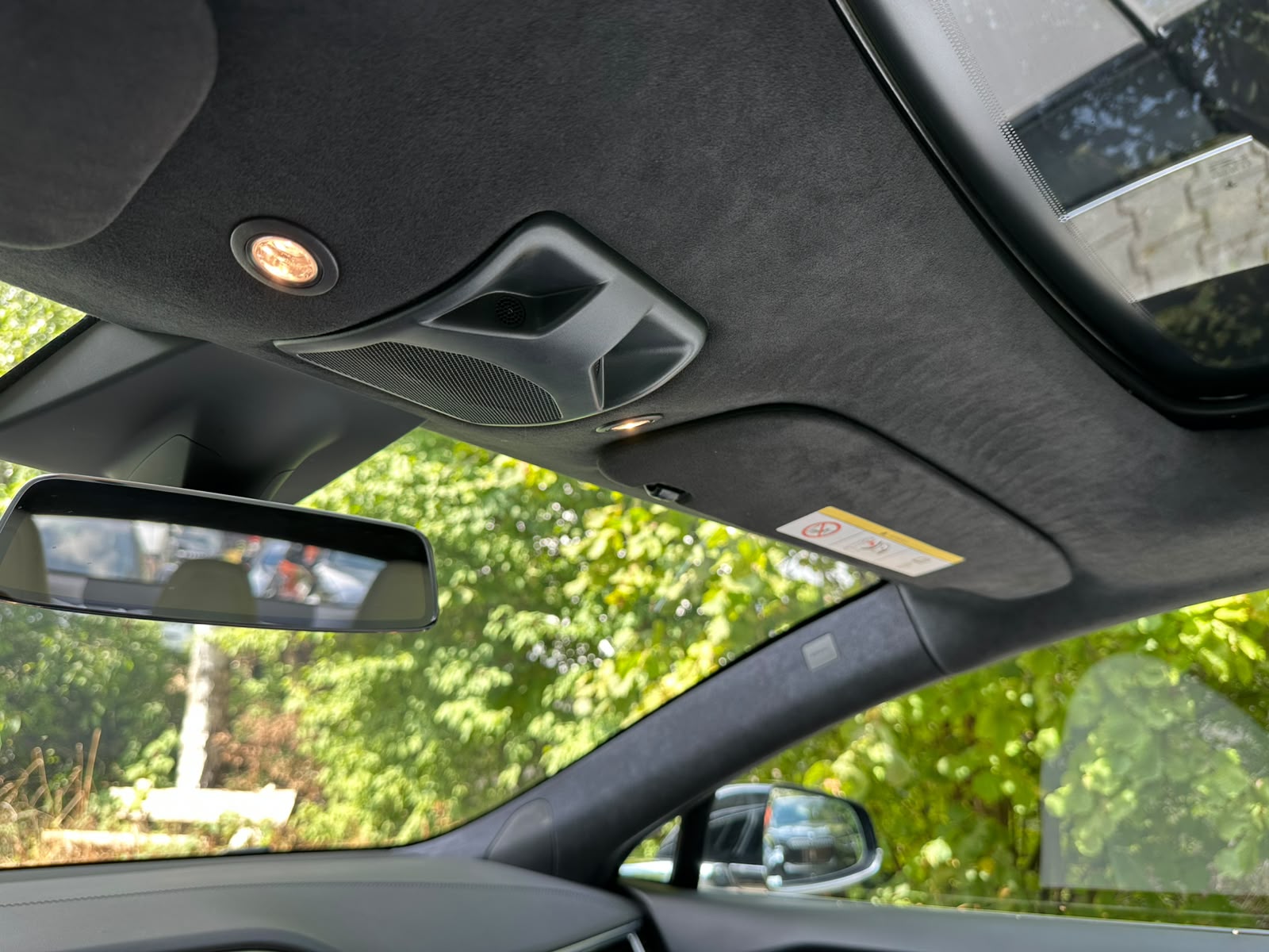 TESLA Model S 75 D-image-9