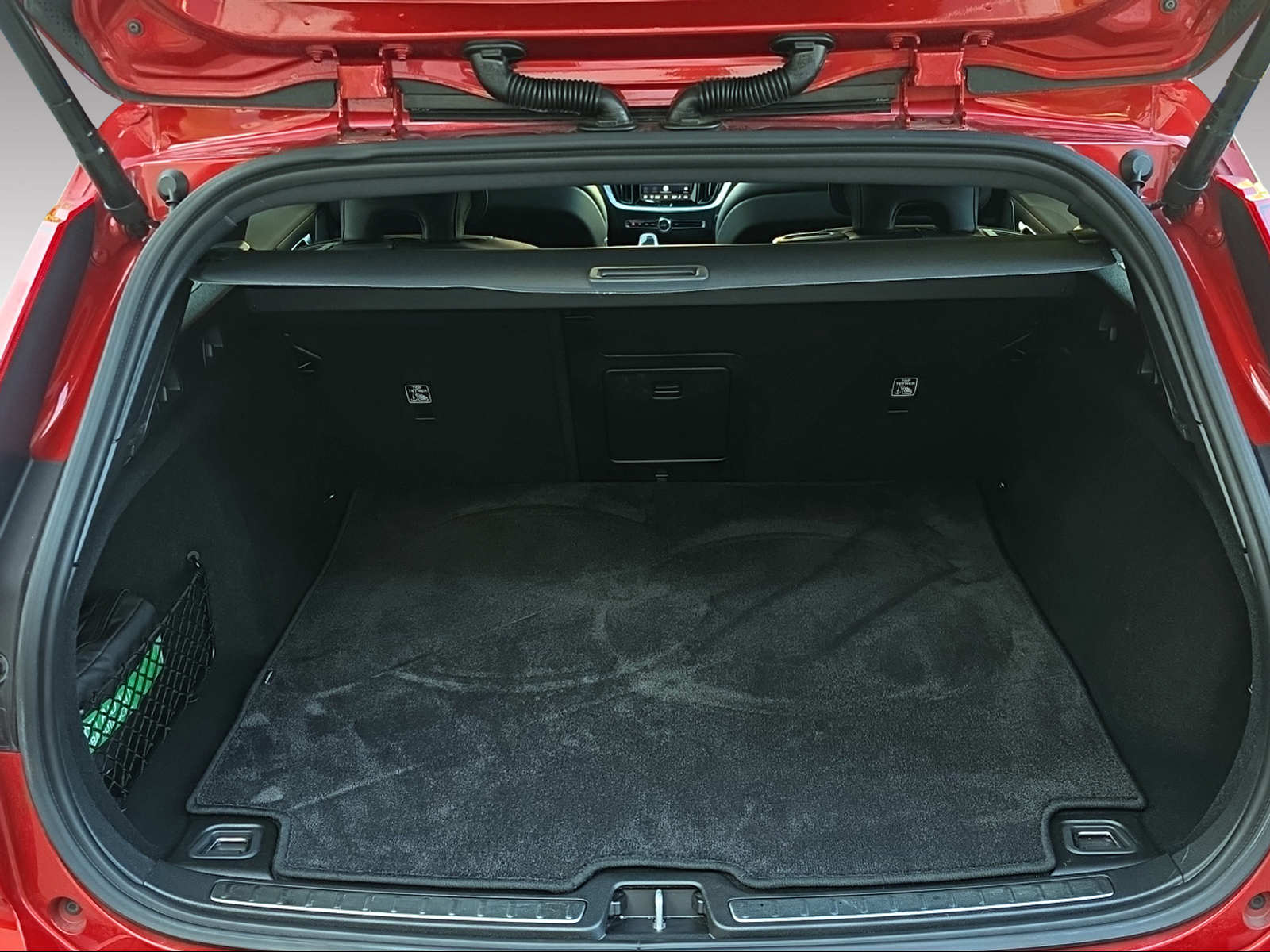 VOLVO V60 2.0 B4 Ultimate Dark-image-17