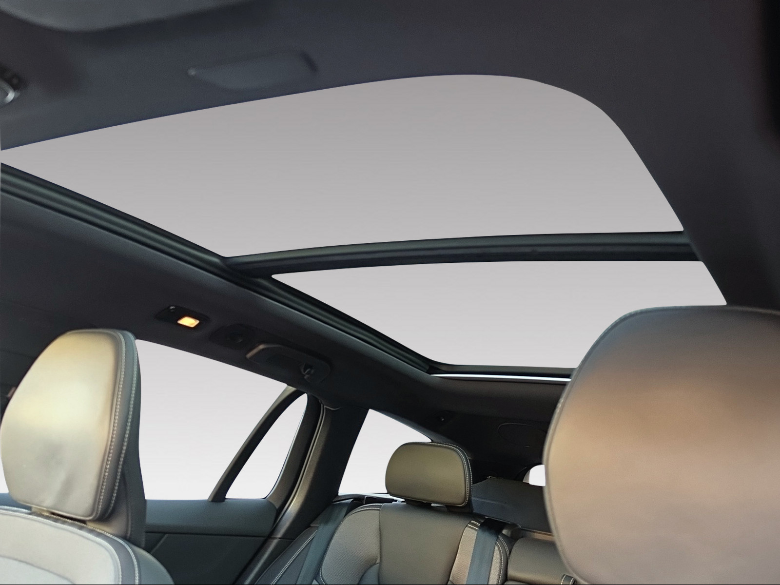VOLVO V60 2.0 B4 Ultimate Dark-image-16