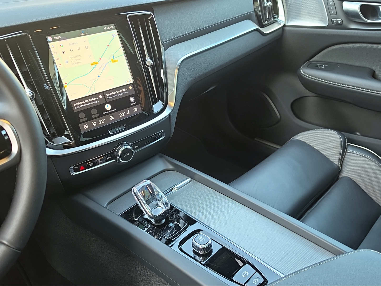 VOLVO V60 2.0 B4 Ultimate Dark-image-10