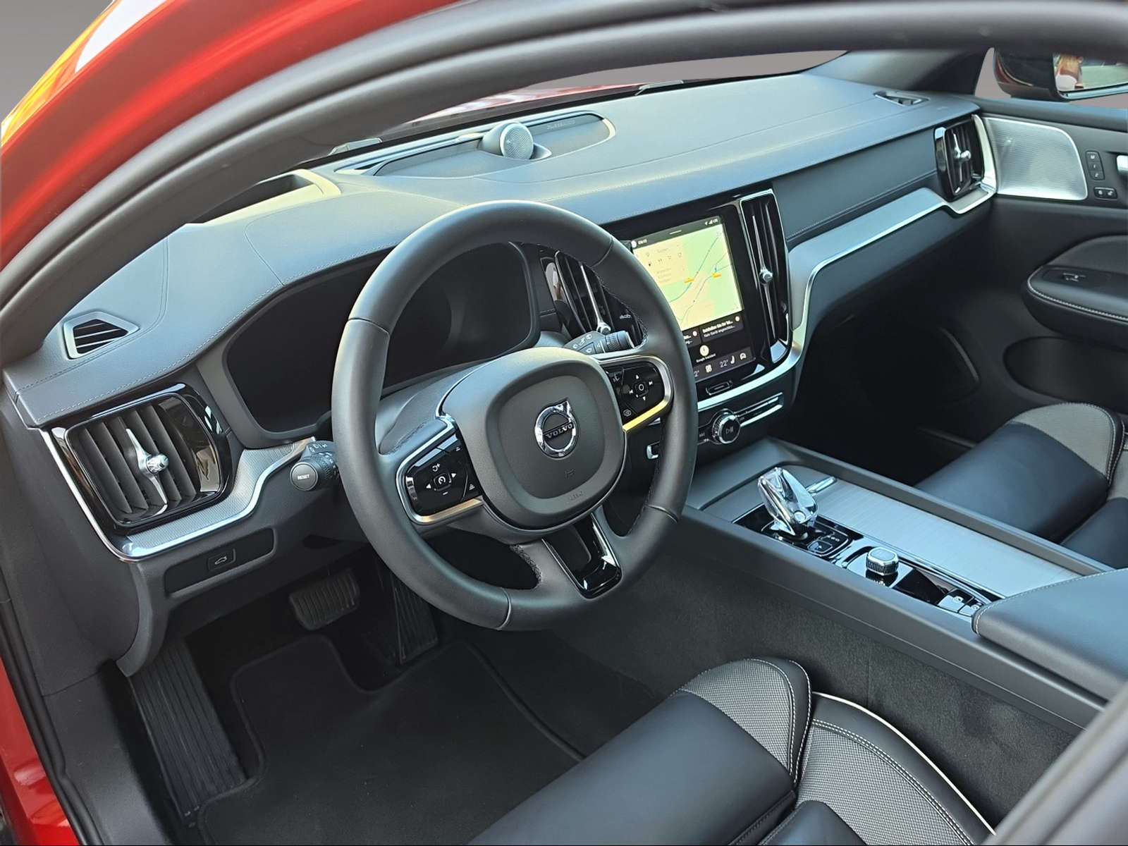 VOLVO V60 2.0 B4 Ultimate Dark-image-7