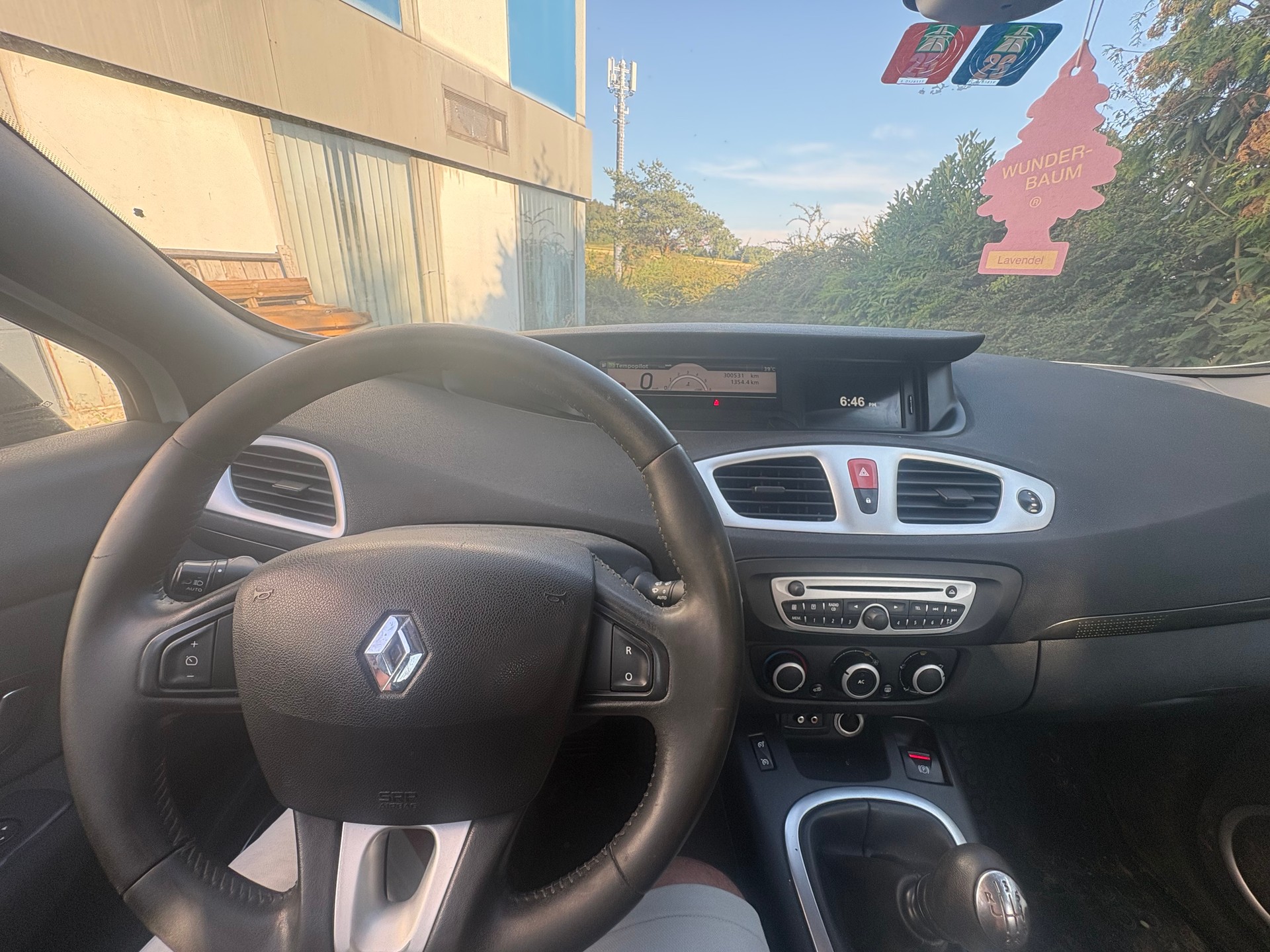 RENAULT Scénic 1.9 dCi Dynamique-image-7