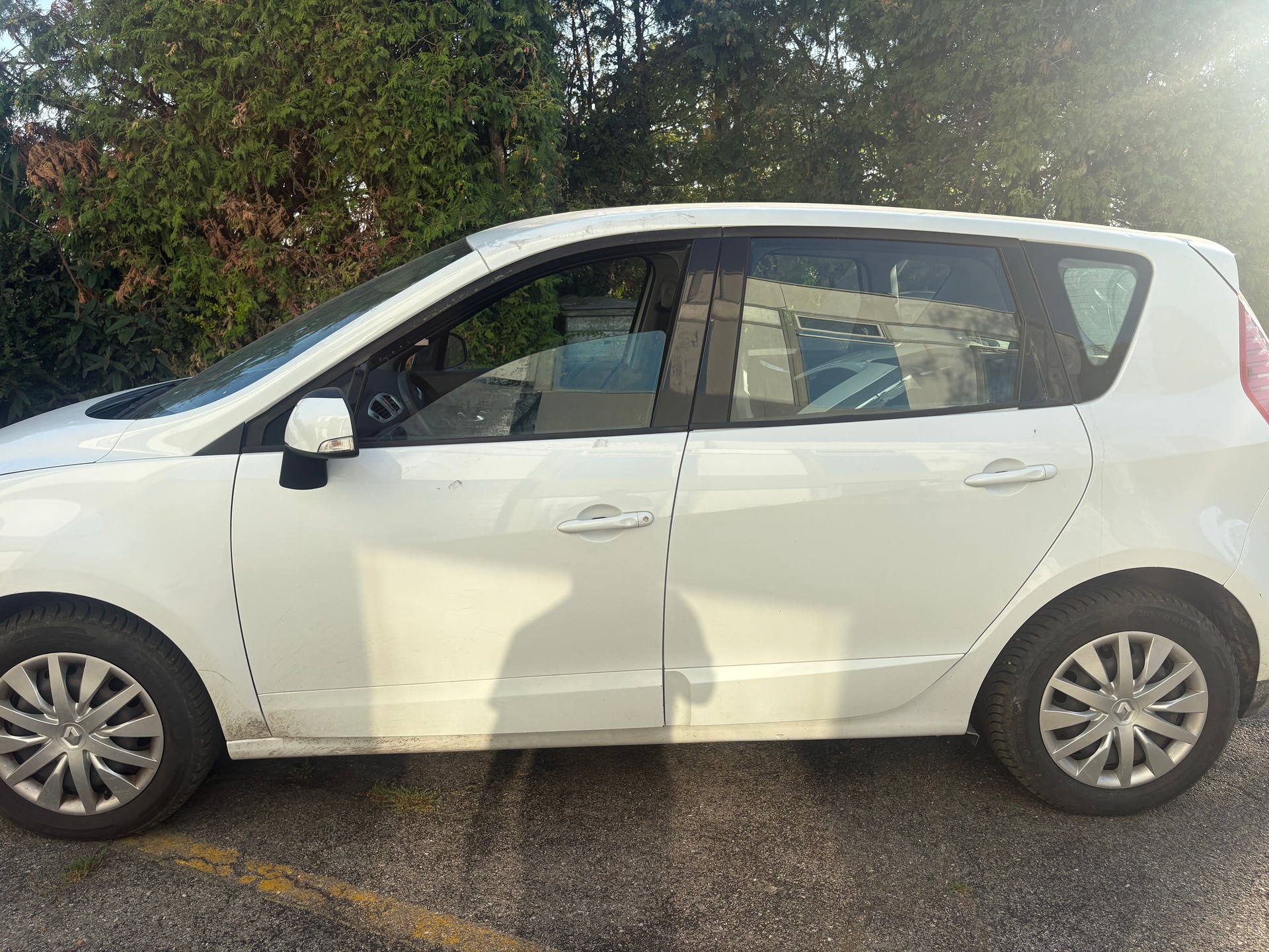 RENAULT Scénic 1.9 dCi Dynamique-image-5