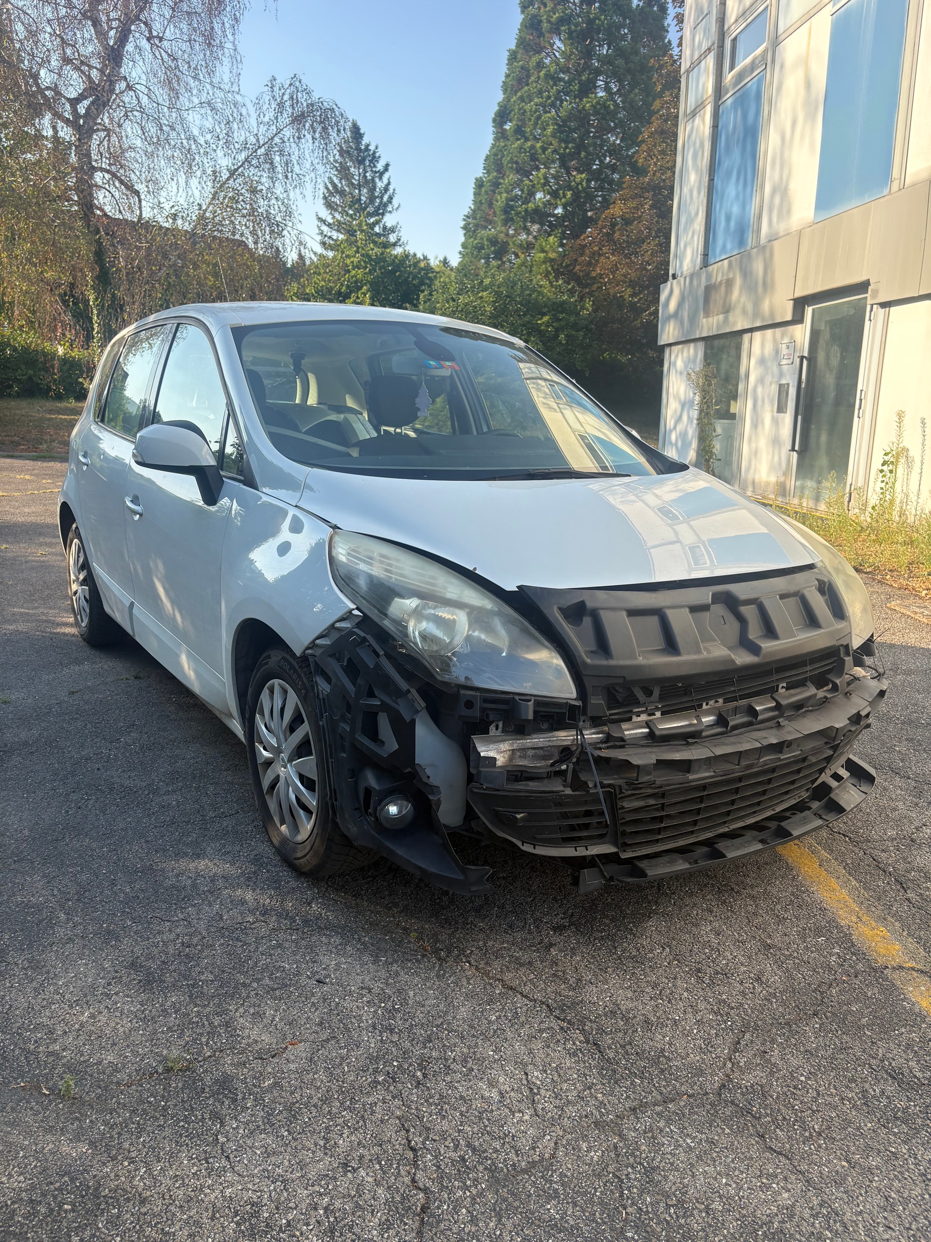 RENAULT Scénic 1.9 dCi Dynamique-image-1