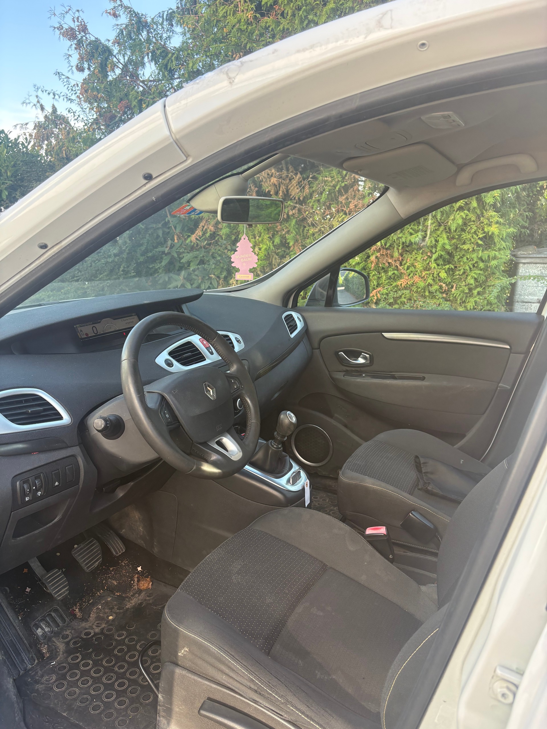 RENAULT Scénic 1.9 dCi Dynamique-image-8
