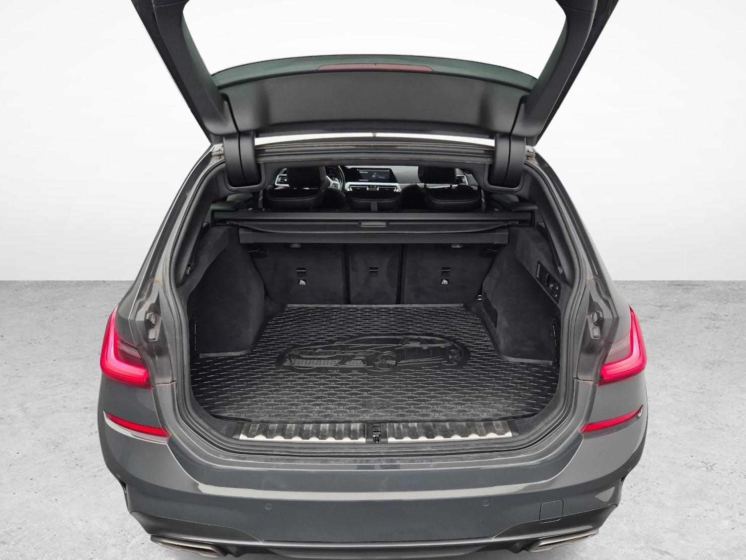 BMW M340i xDrive Touring-image-17