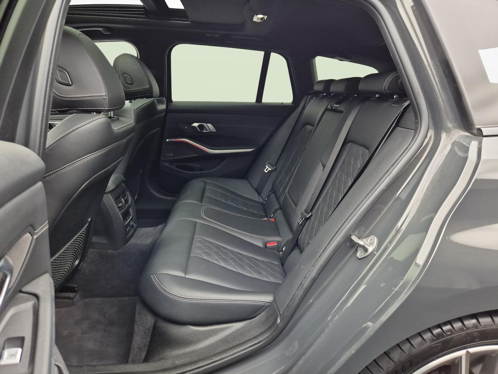 BMW M340i xDrive Touring-image-3