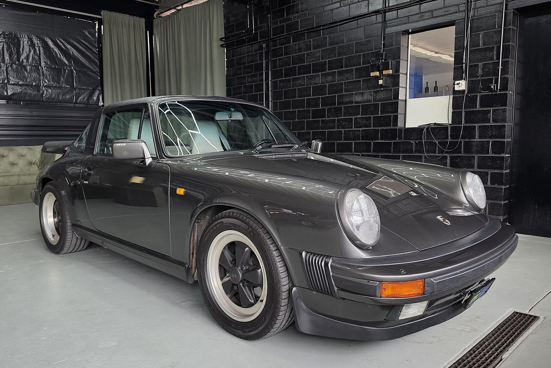 PORSCHE 911 Carrera Targa Veteranenfahrzeug-image-0