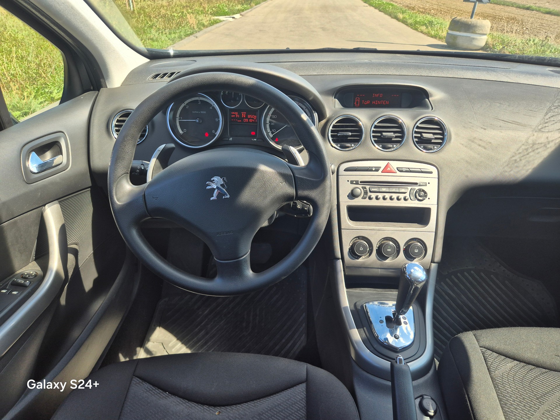 PEUGEOT 308 SW 1.6 HDI Active EGS6-image-10