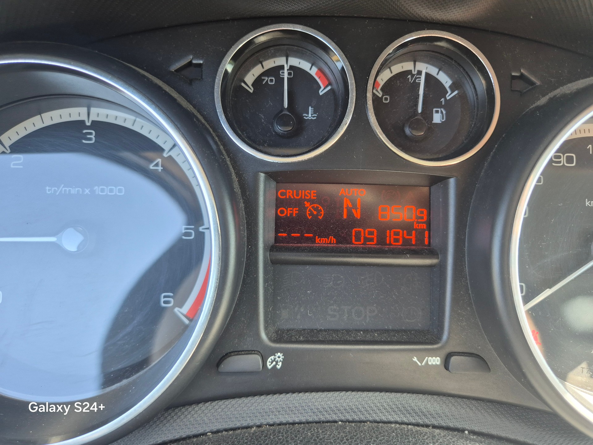 PEUGEOT 308 SW 1.6 HDI Active EGS6-image-11