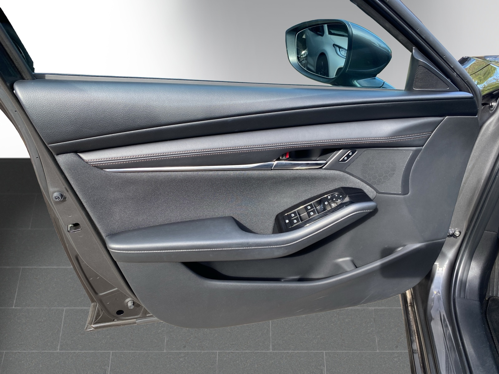 MAZDA 3 Hatchback SKYACTIV-G M Hybrid 150 Ambition Plus Automat-image-6