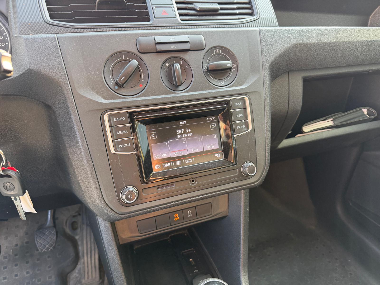 VW Caddy Maxi 2.0TDI 4Motion BlueMotion Technology-image-9