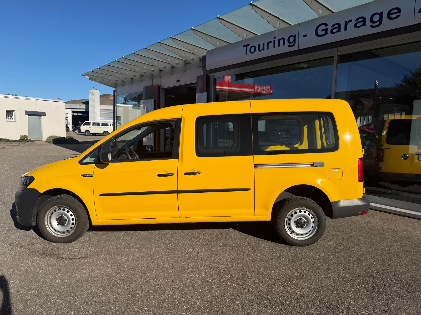 VW Caddy Maxi 2.0TDI 4Motion BlueMotion Technology-image-1