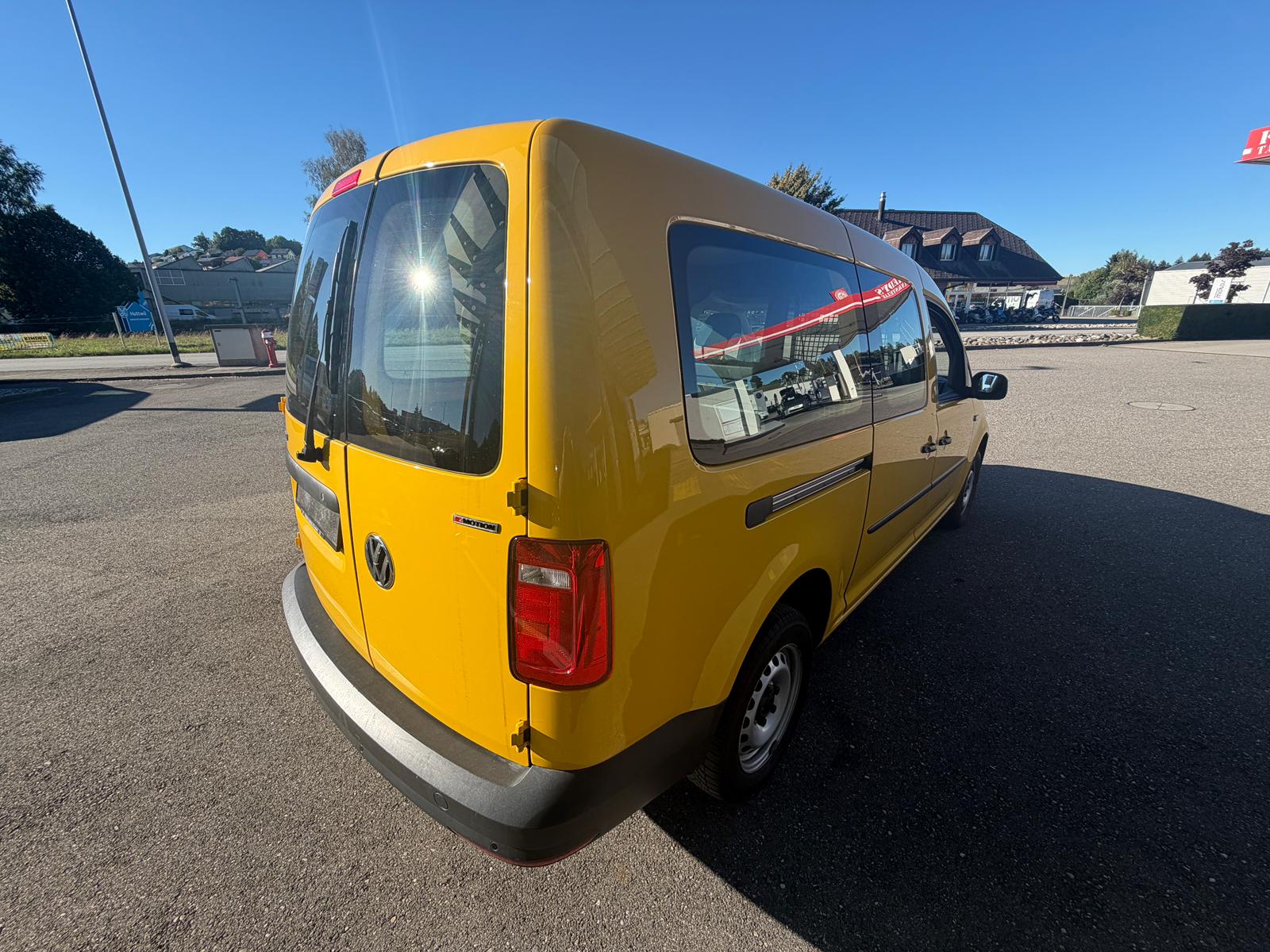 VW Caddy Maxi 2.0TDI 4Motion BlueMotion Technology-image-4