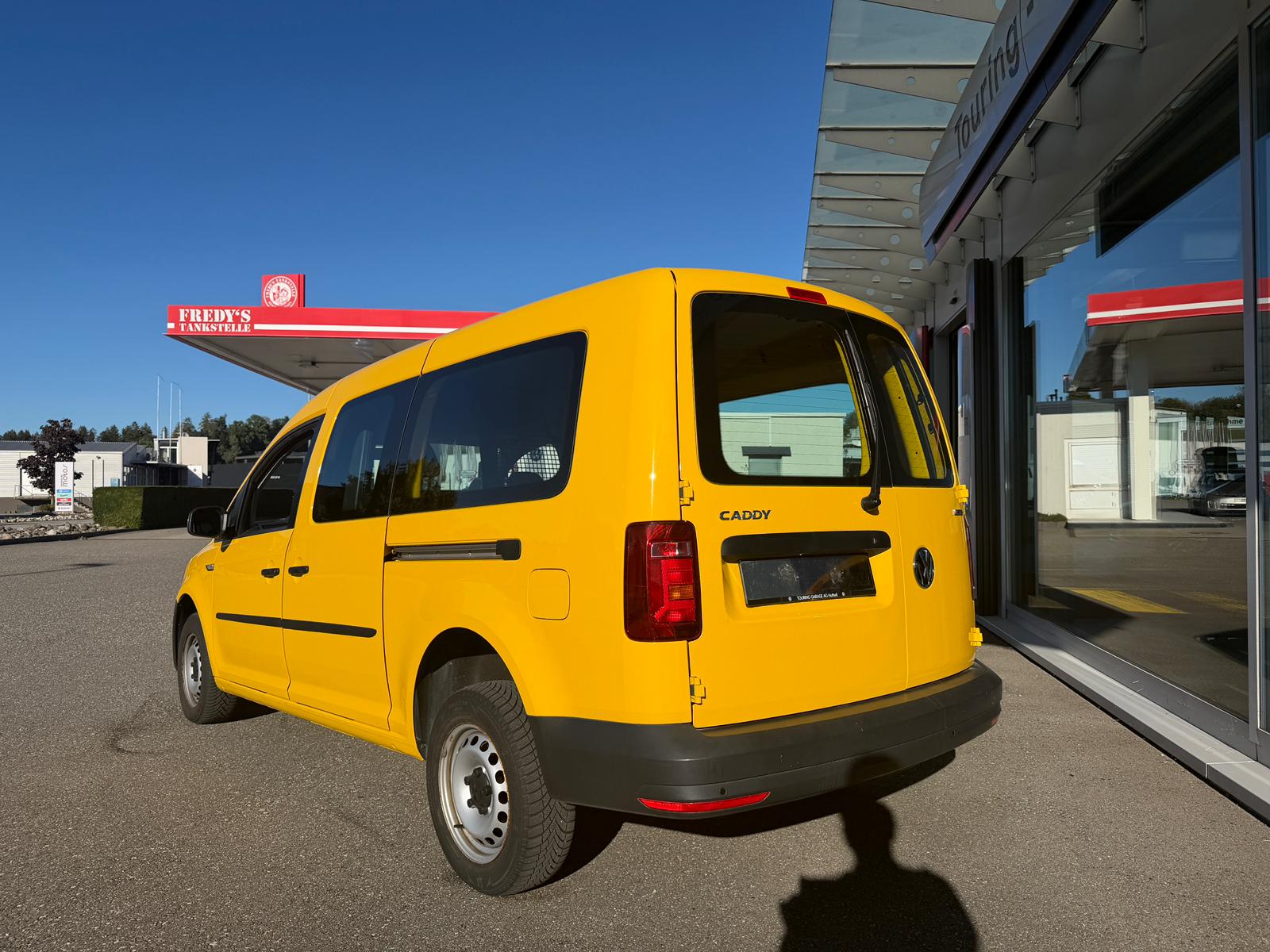 VW Caddy Maxi 2.0TDI 4Motion BlueMotion Technology-image-2