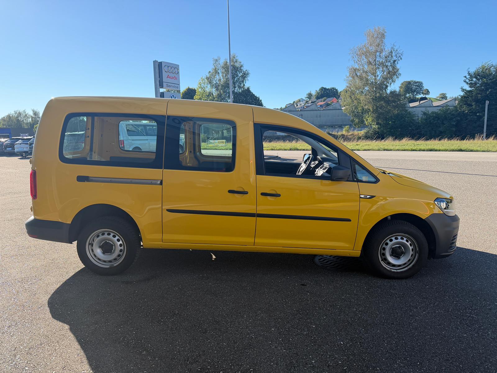 VW Caddy Maxi 2.0TDI 4Motion BlueMotion Technology-image-5