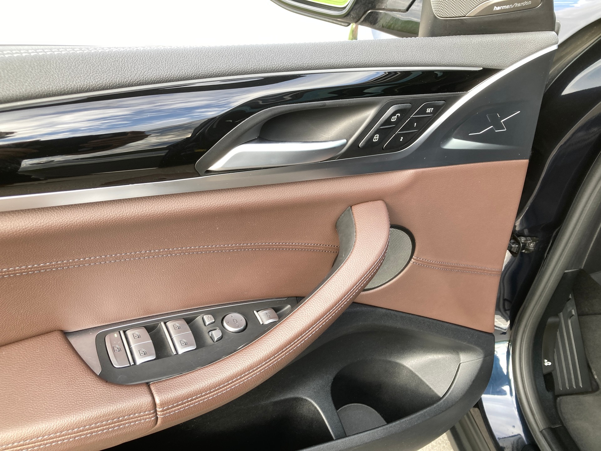BMW iX3-image-9