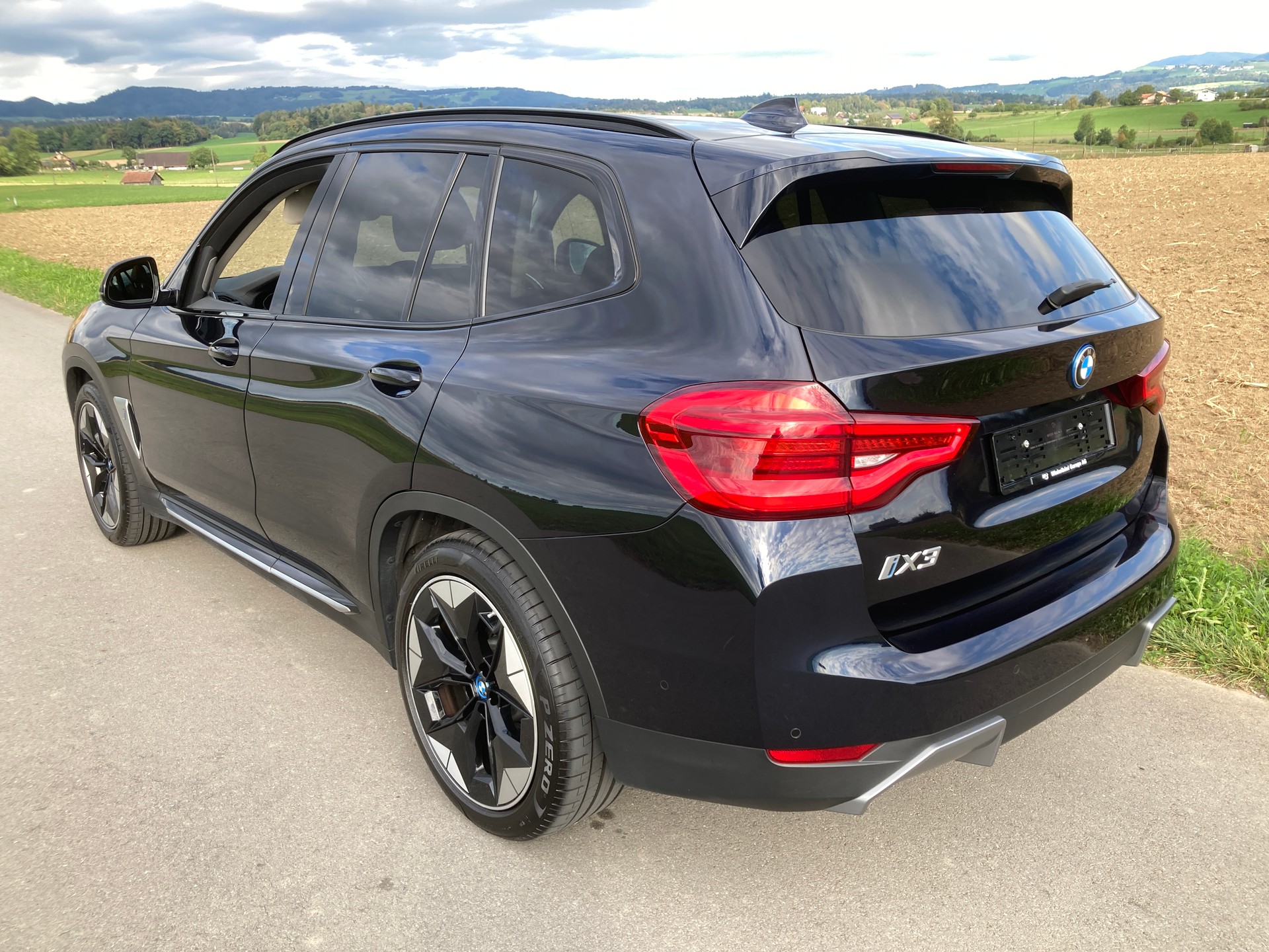 BMW iX3-image-3