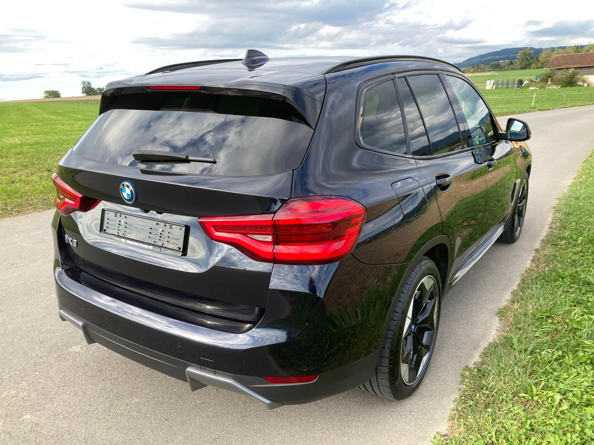 BMW iX3-image-2