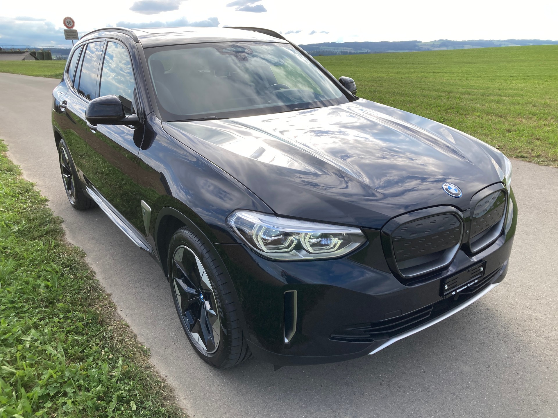 BMW iX3-image-1