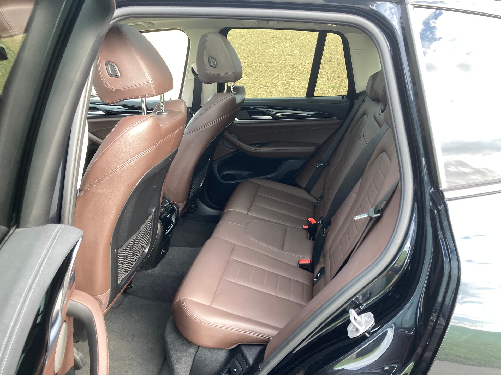 BMW iX3-image-7