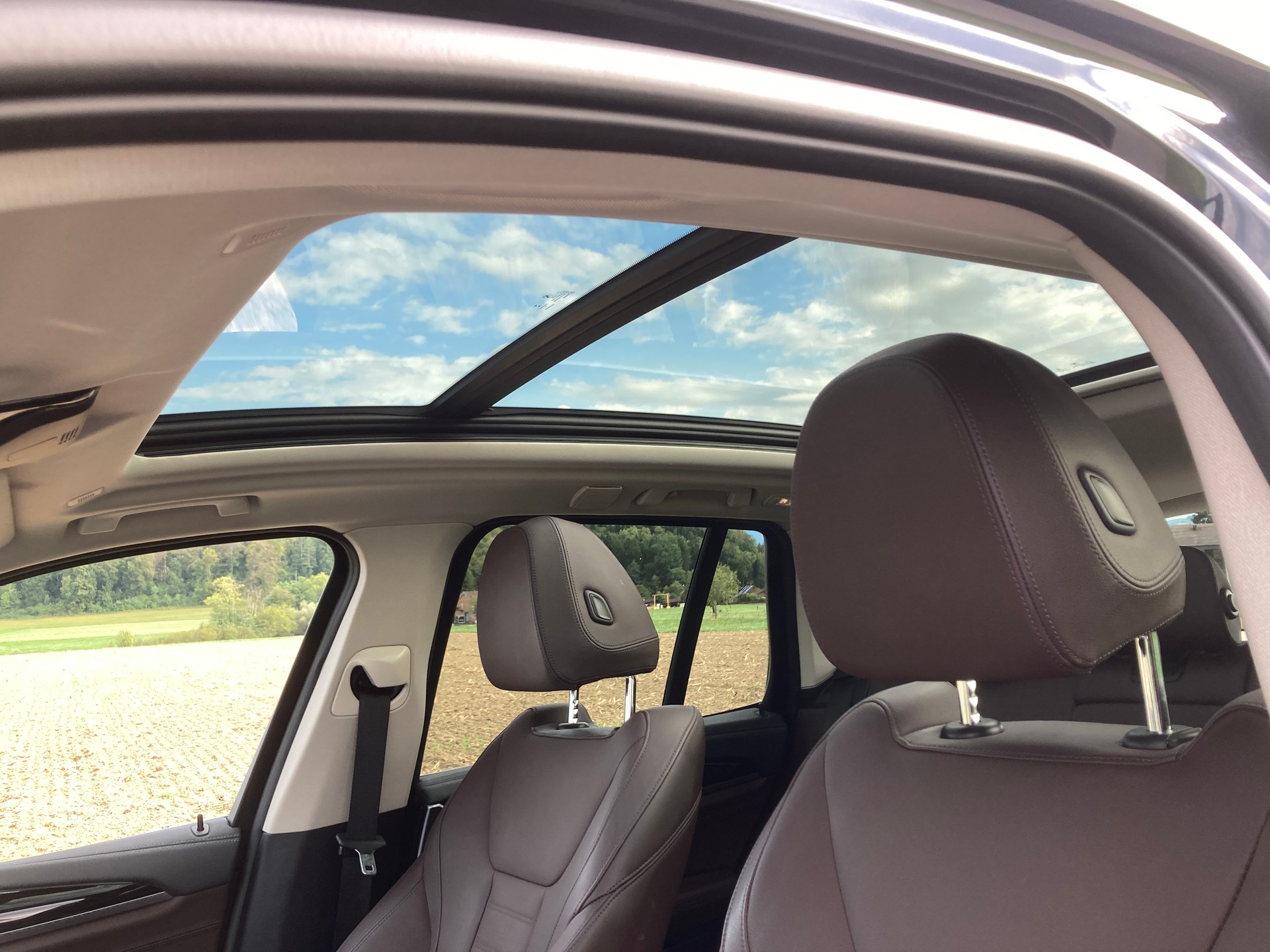 BMW iX3-image-10