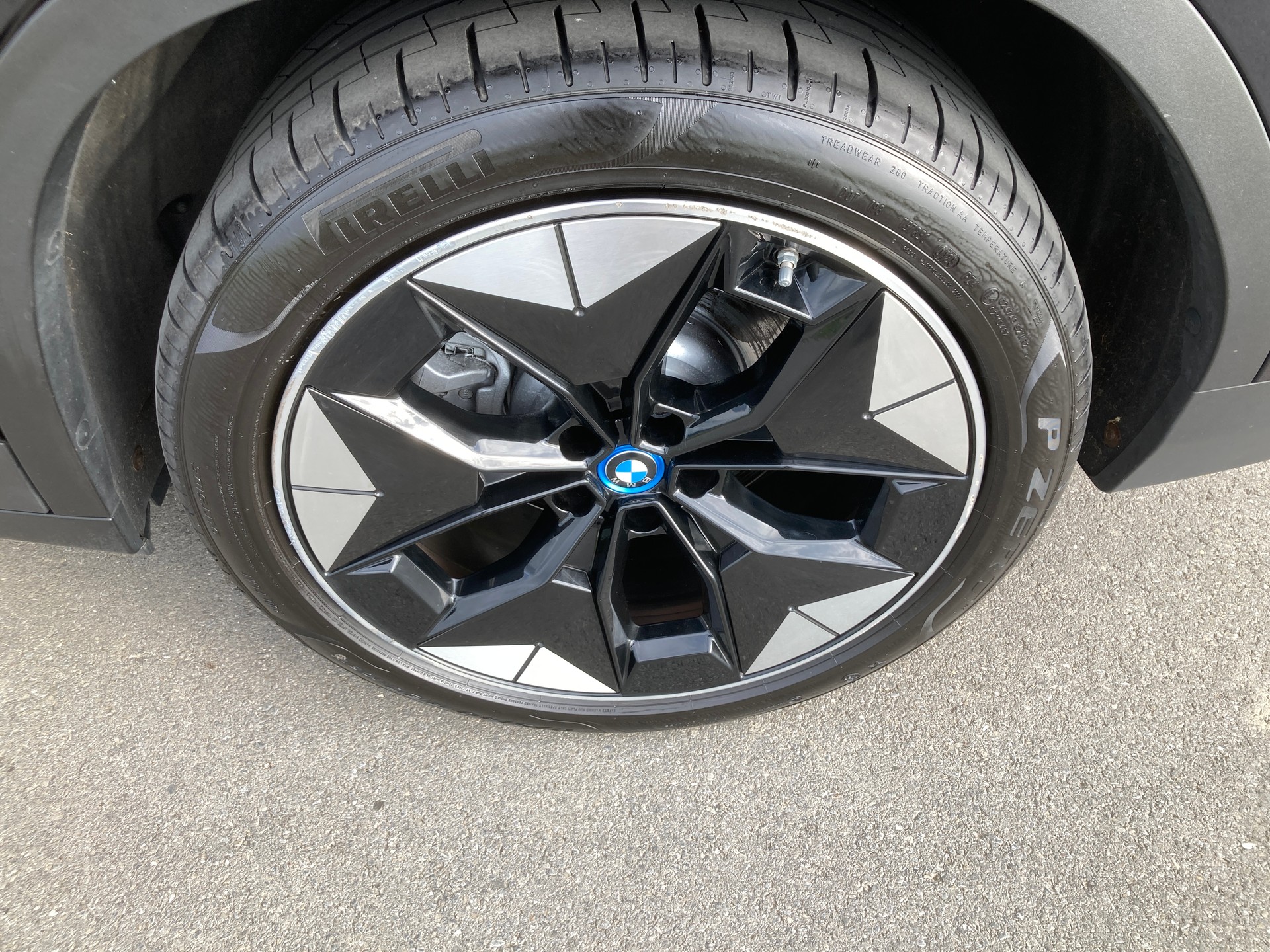BMW iX3-image-6