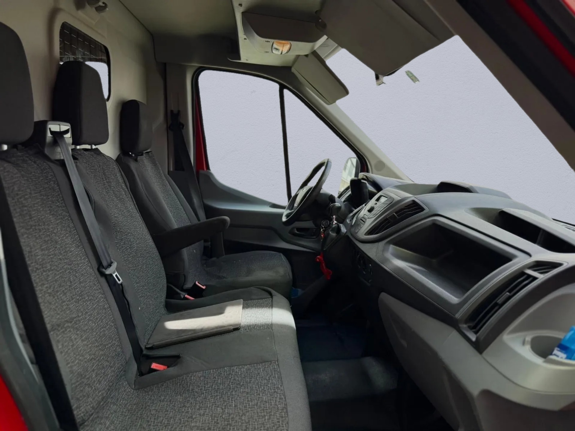 FORD Transit Van 330 L2H2 Ambiente FWD-image-6