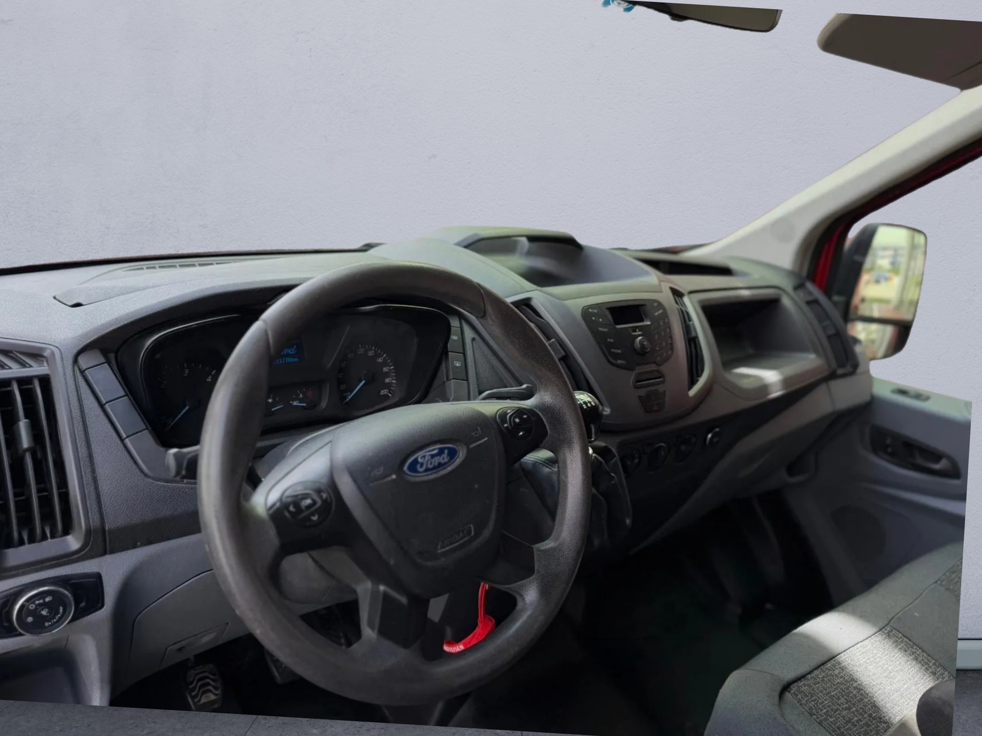 FORD Transit Van 330 L2H2 Ambiente FWD-image-5