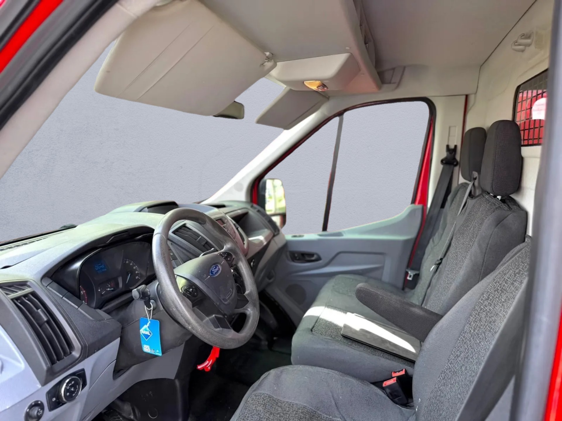 FORD Transit Van 330 L2H2 Ambiente FWD-image-4