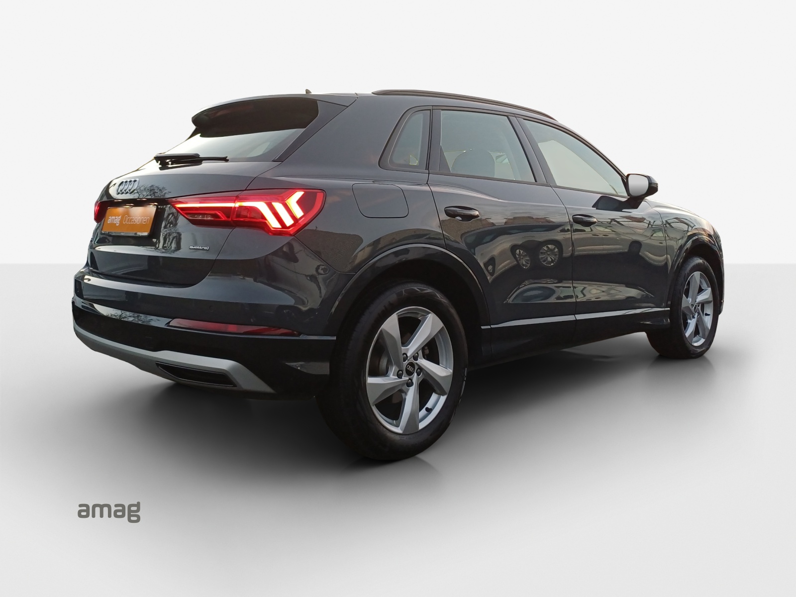AUDI Q3 35 TDI advanced quattro S-tronic-image-4