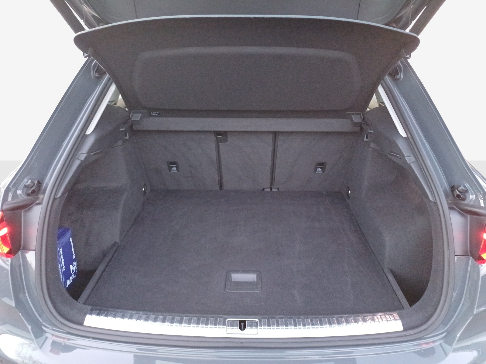 AUDI Q3 35 TDI advanced quattro S-tronic-image-12