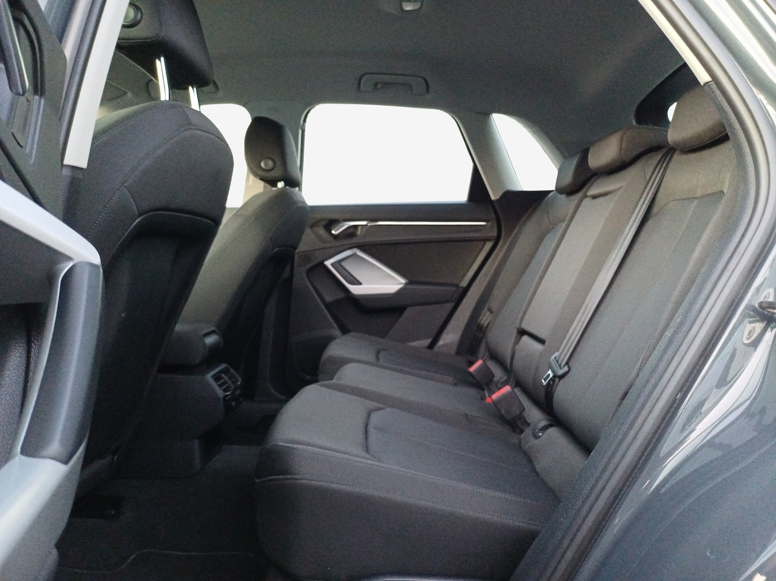 AUDI Q3 35 TDI advanced quattro S-tronic-image-11