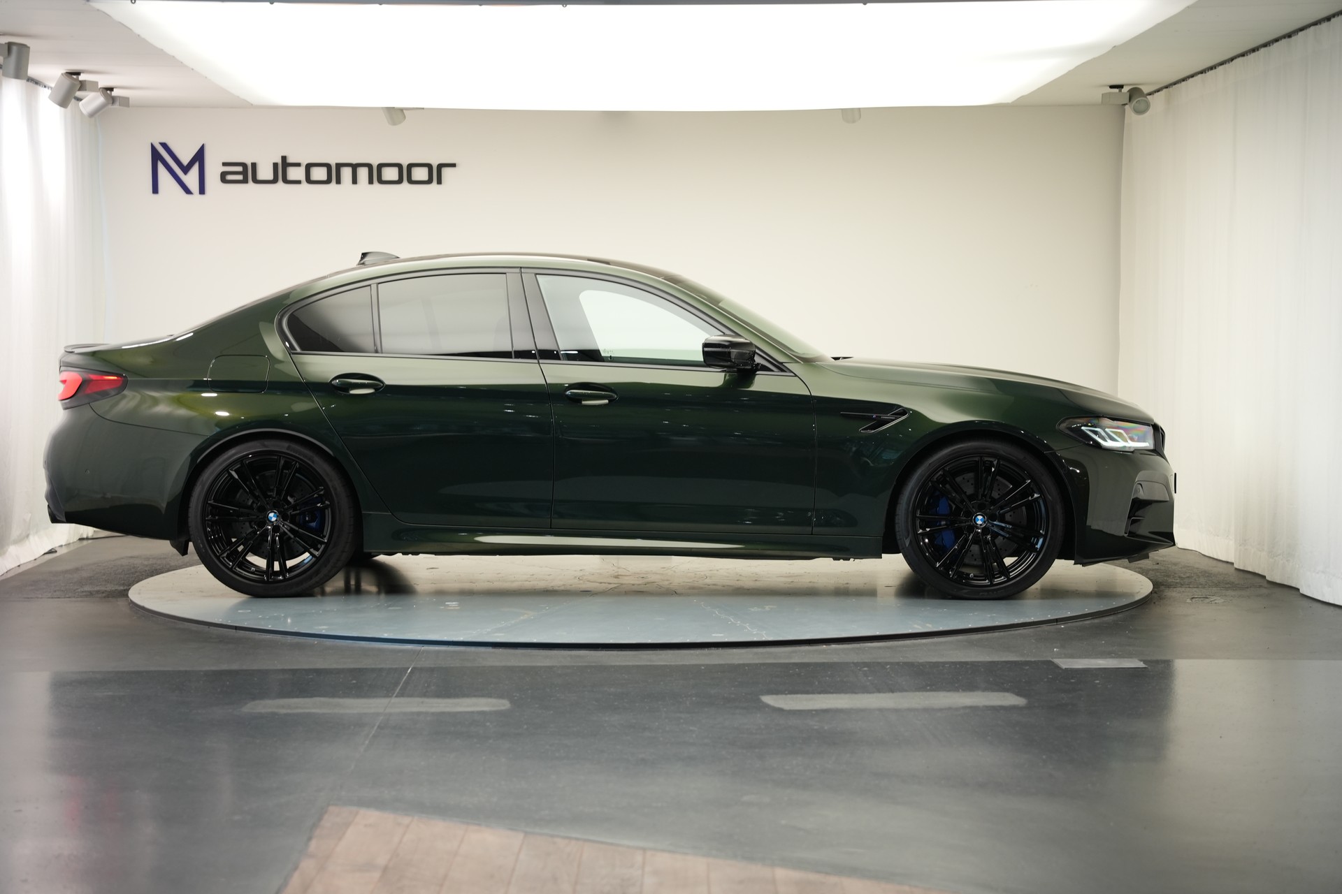 BMW M5 xDrive Competition Drivelogic *Sanremo Grün*-showroom-element-3
