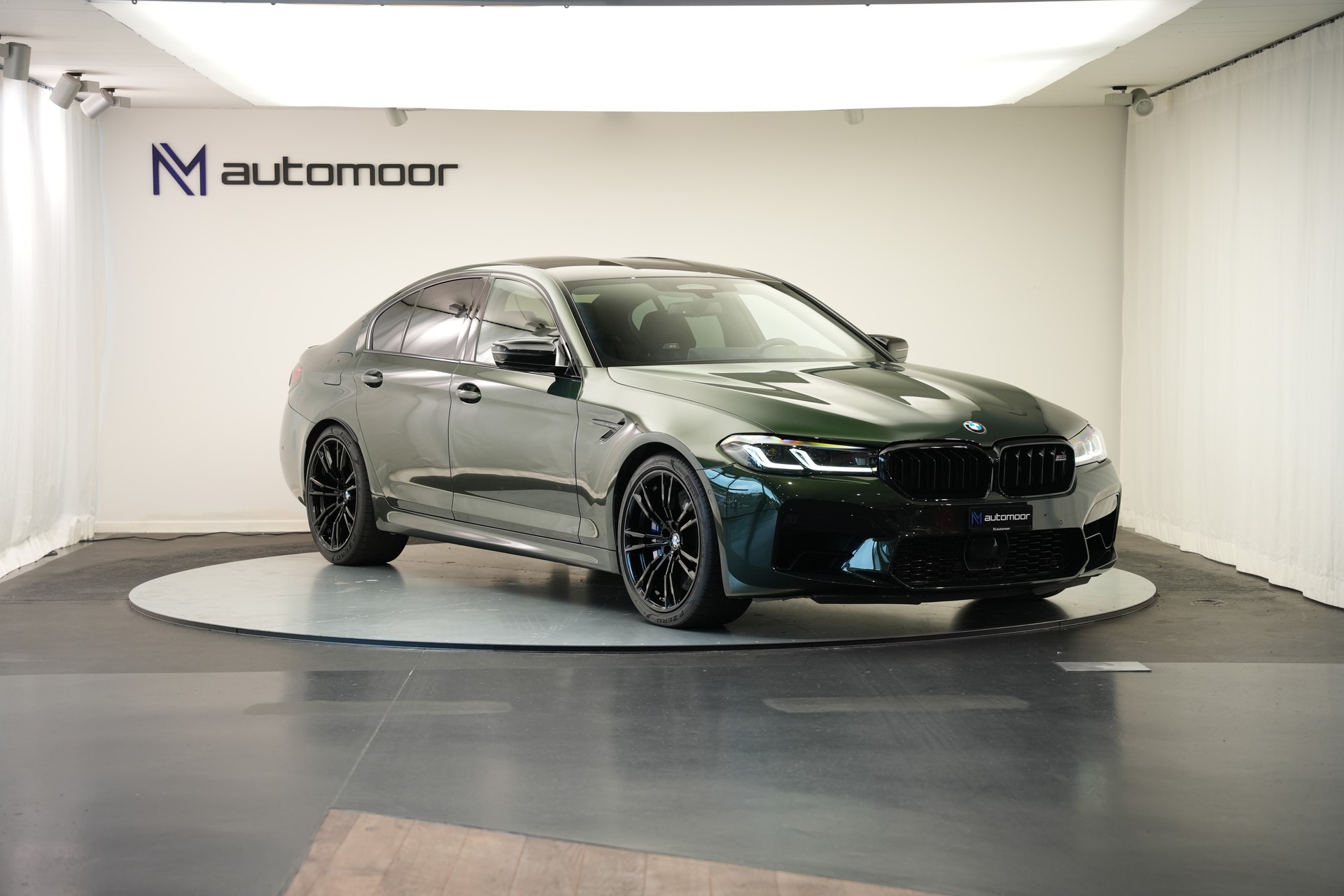 BMW M5 xDrive Competition Drivelogic *Sanremo Grün*-showroom-element-2