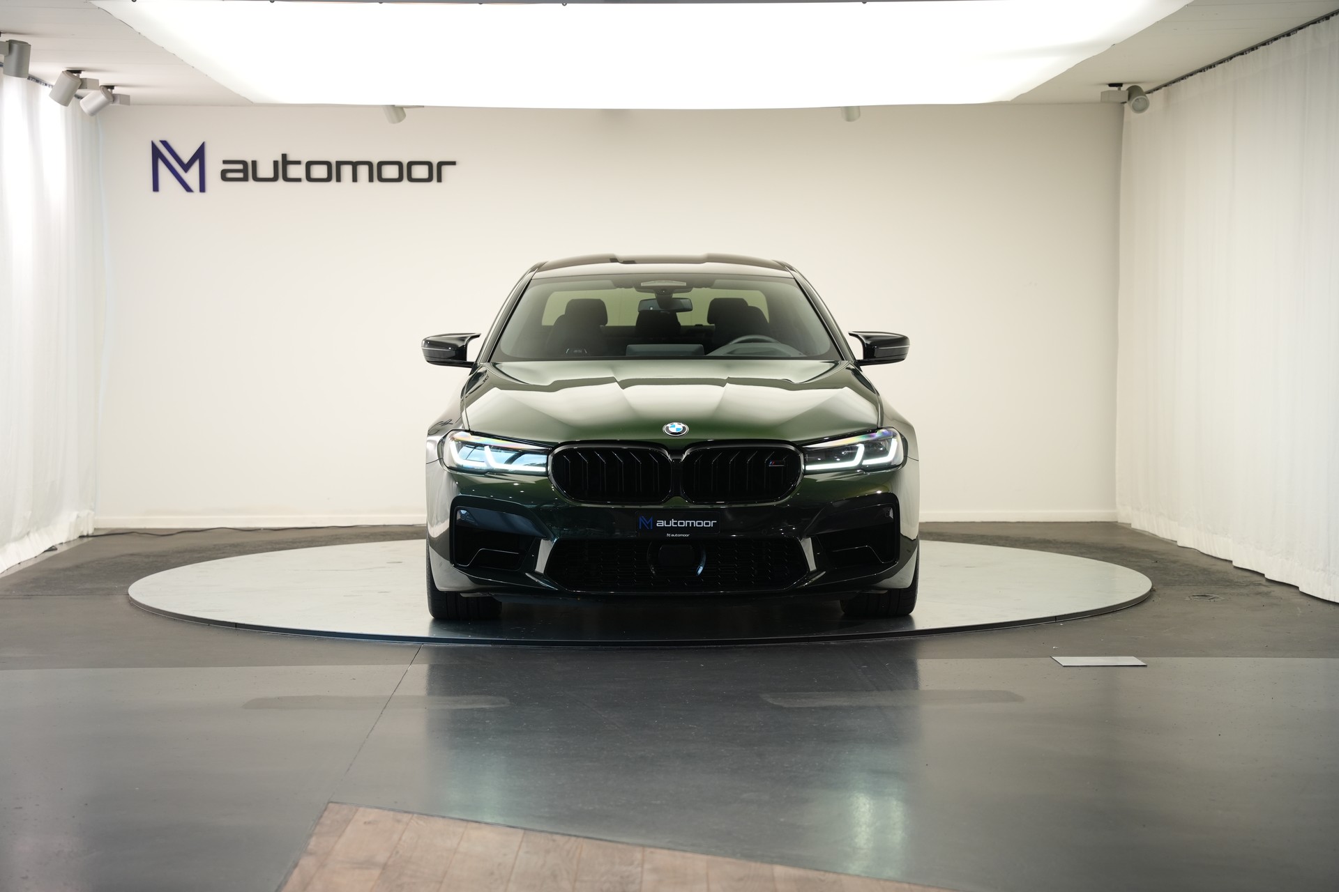 BMW M5 xDrive Competition Drivelogic *Sanremo Grün*-showroom-element-1