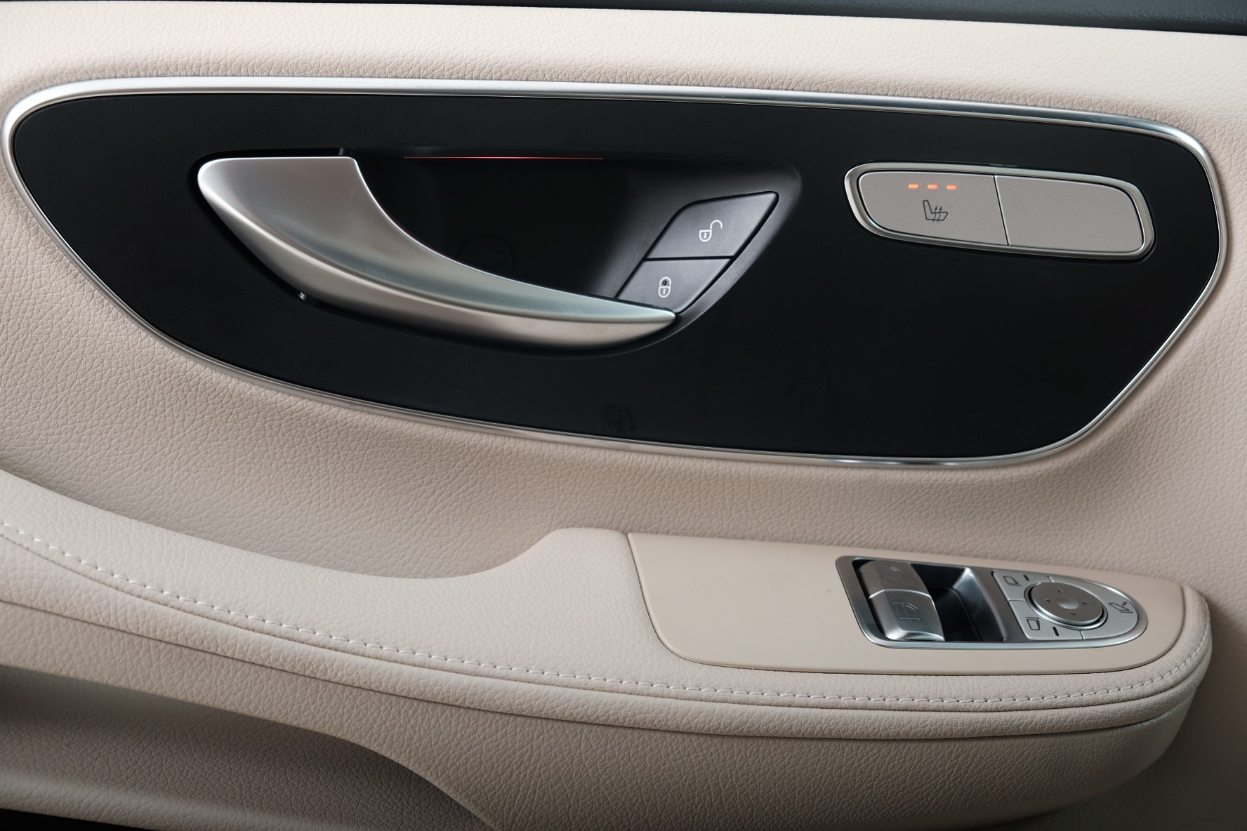 MERCEDES-BENZ V 250 d Avantgarde extra lang V447-image-13