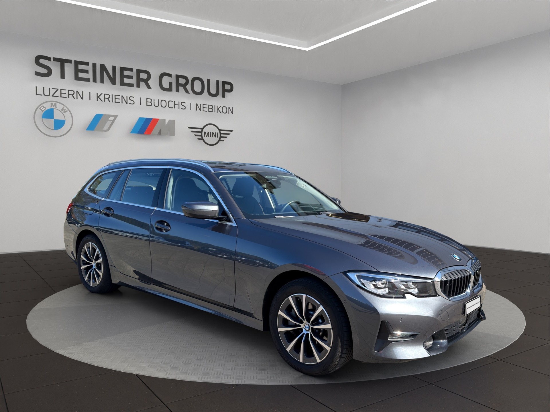 BMW 330i Touring xDrive Steptronic Sport Line-showroom-element-2