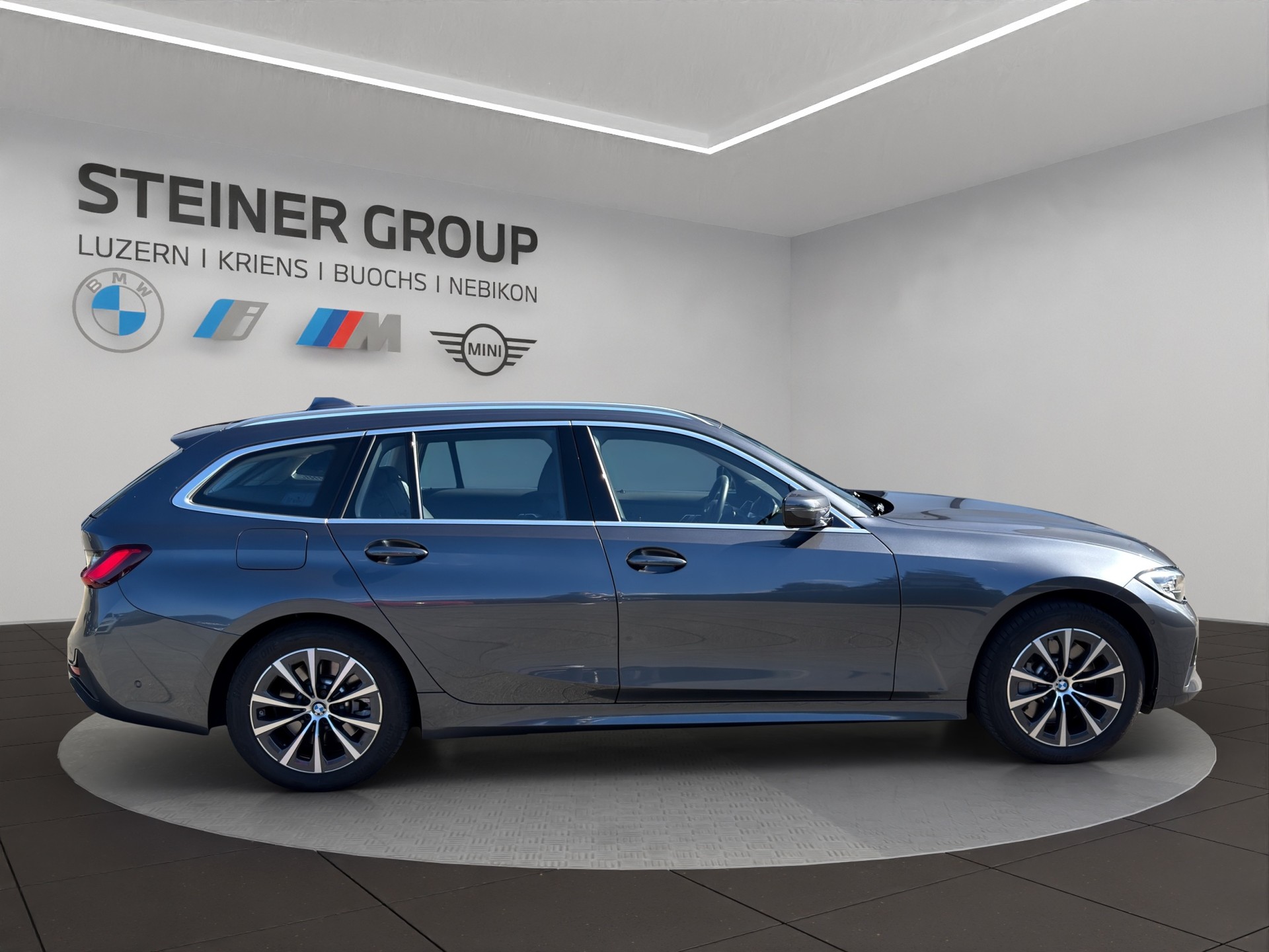 BMW 330i Touring xDrive Steptronic Sport Line-showroom-element-3