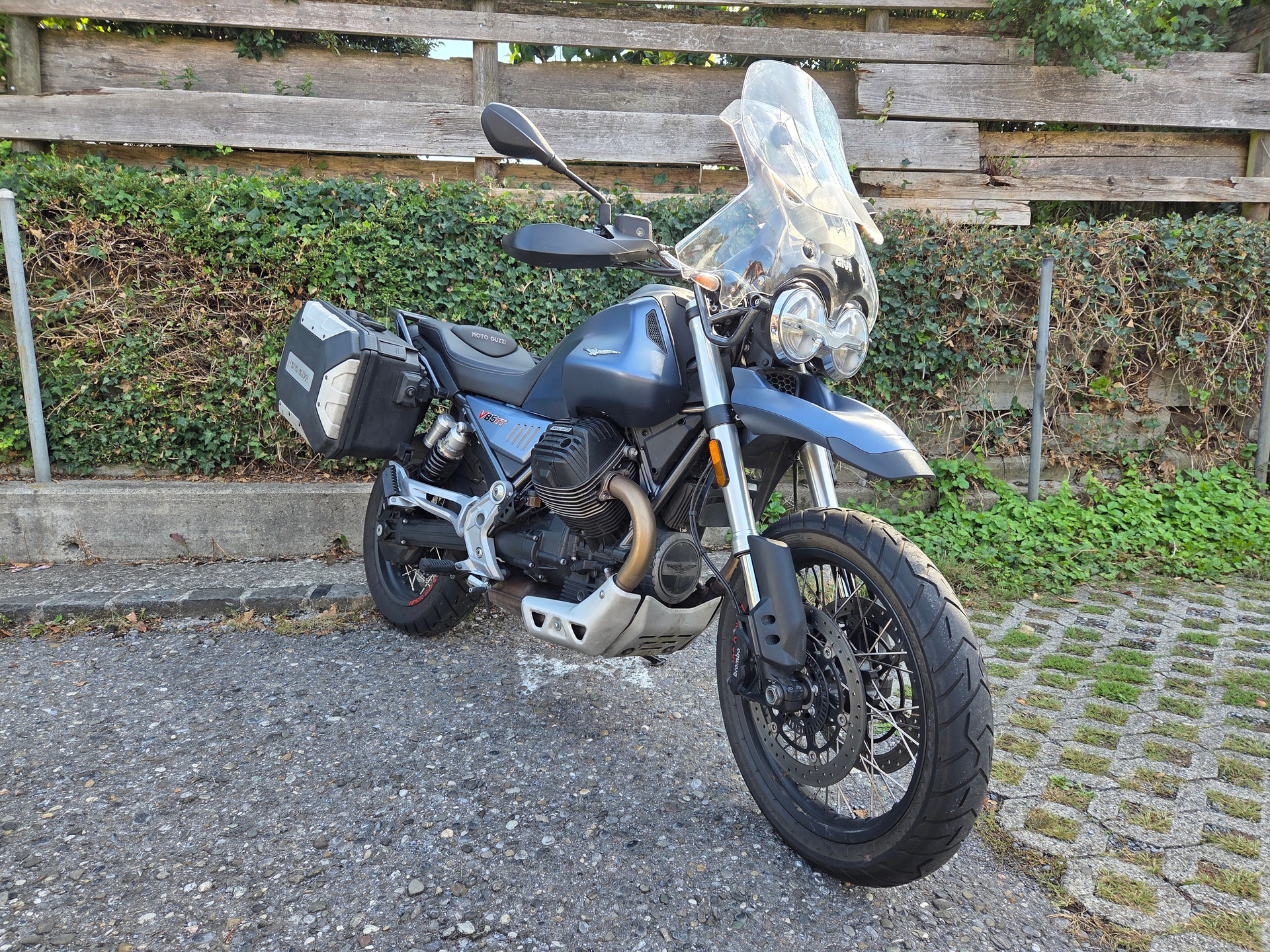 MOTO GUZZI V85 TT 850 ABS-showroom-element-2