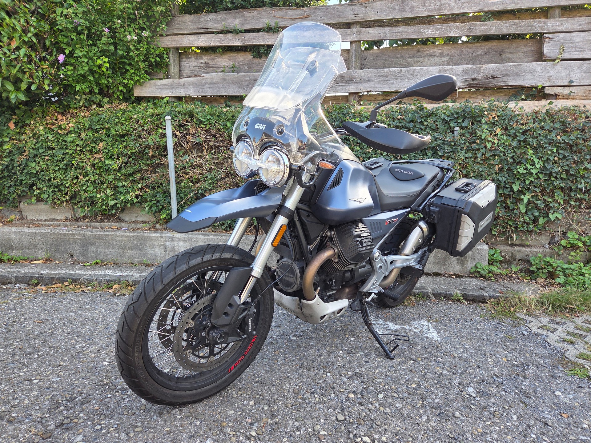 MOTO GUZZI V85 TT 850 ABS-showroom-element-1