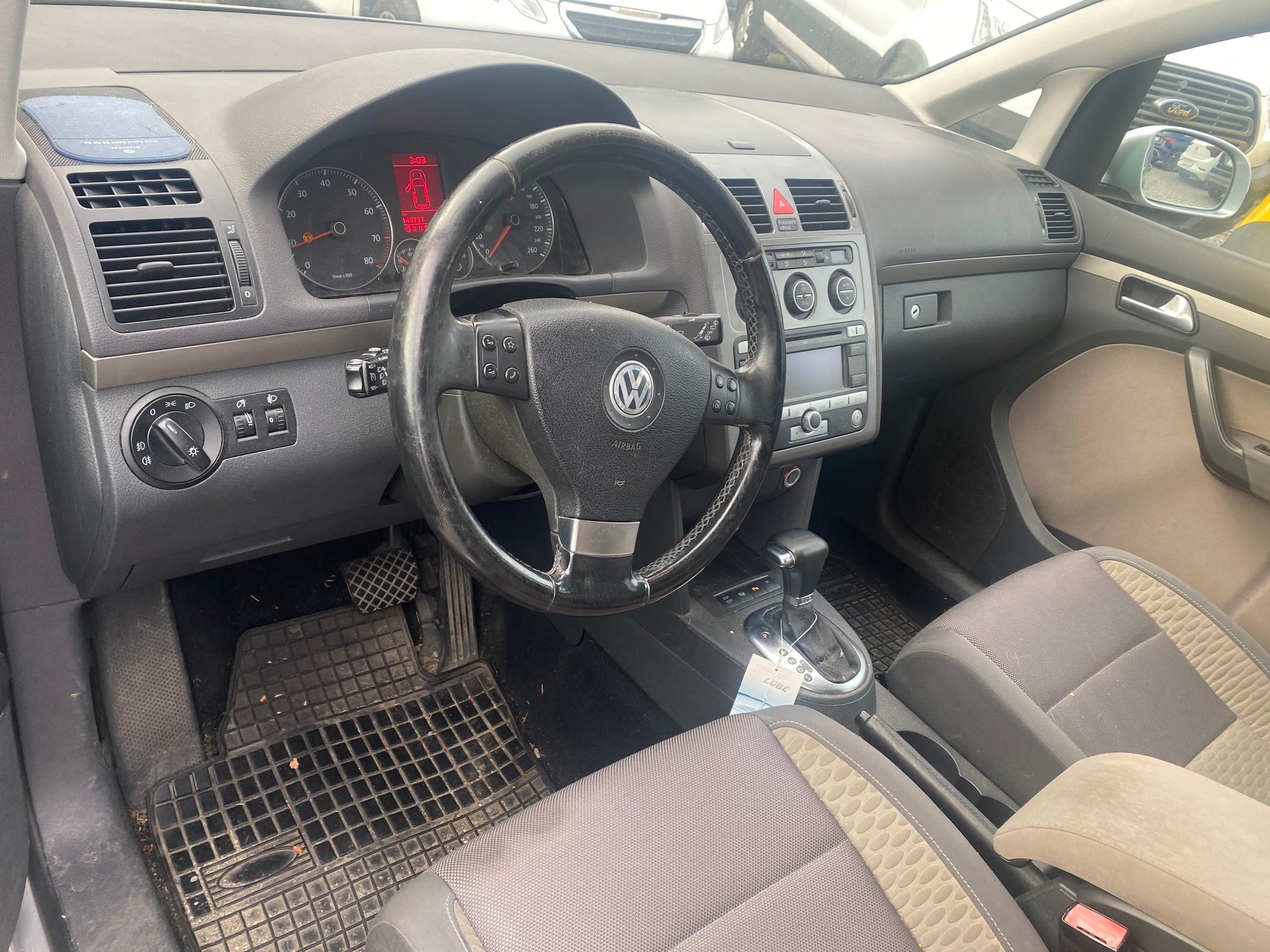VW TOURAN-image-4